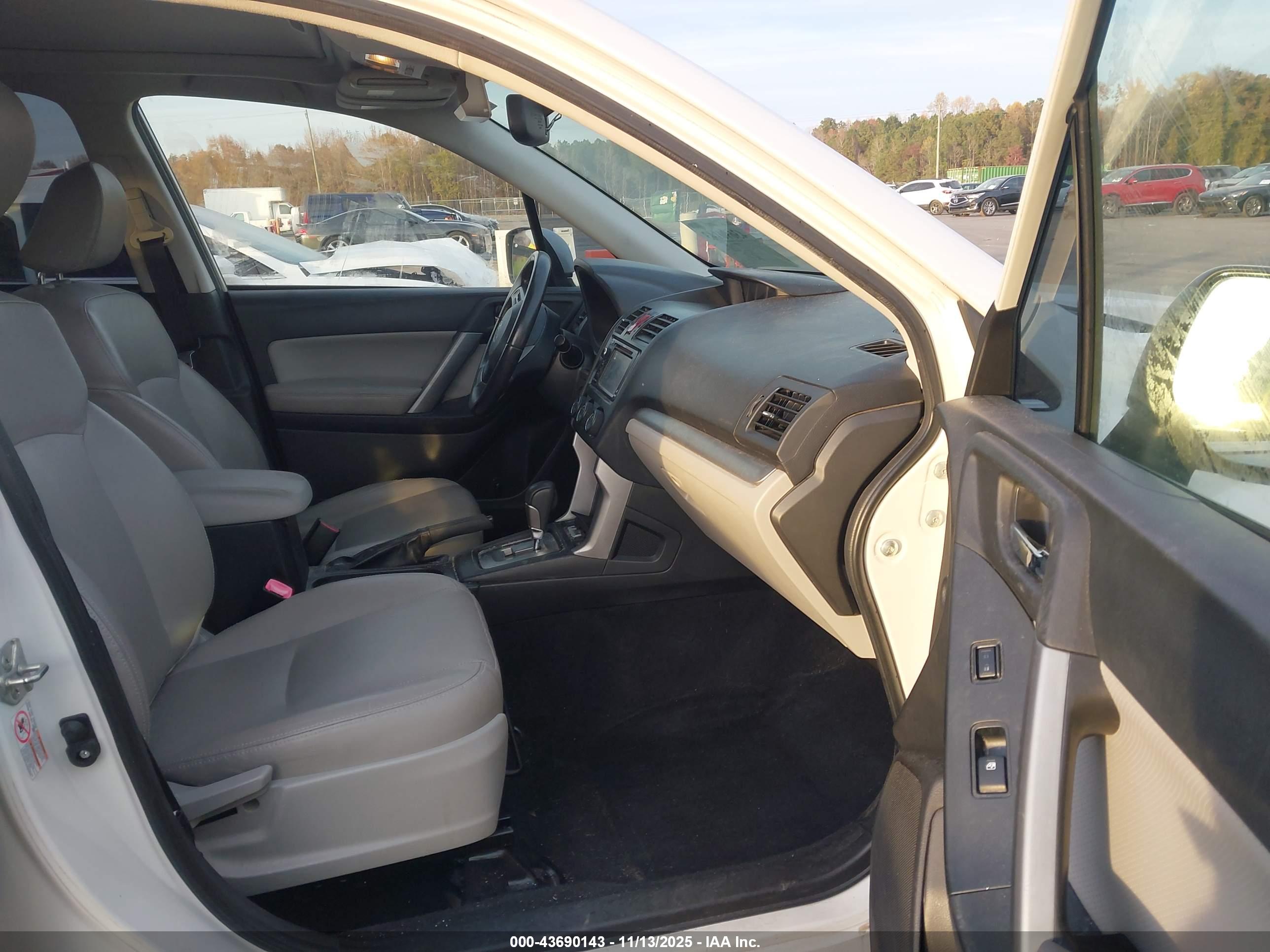SUBARU FORESTER image 5