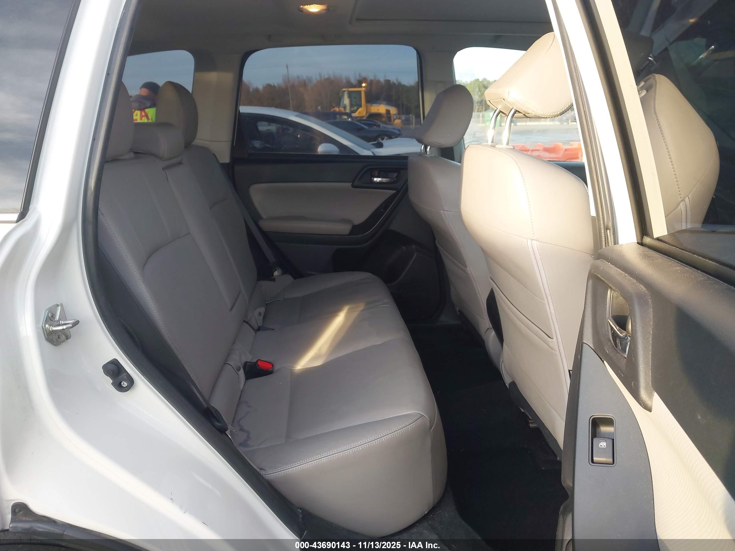 SUBARU FORESTER image 8