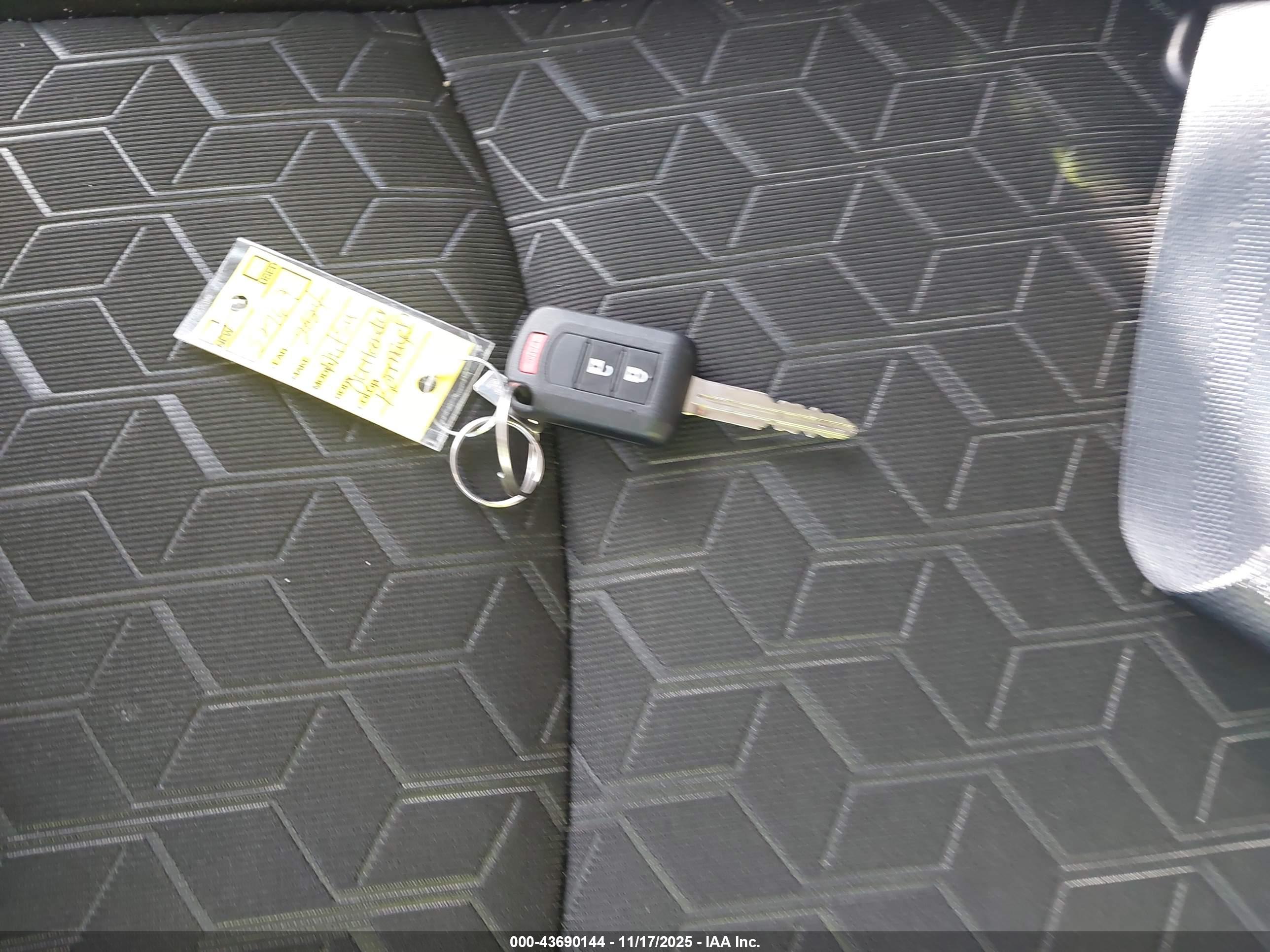 MITSUBISHI OUTLANDER image 11
