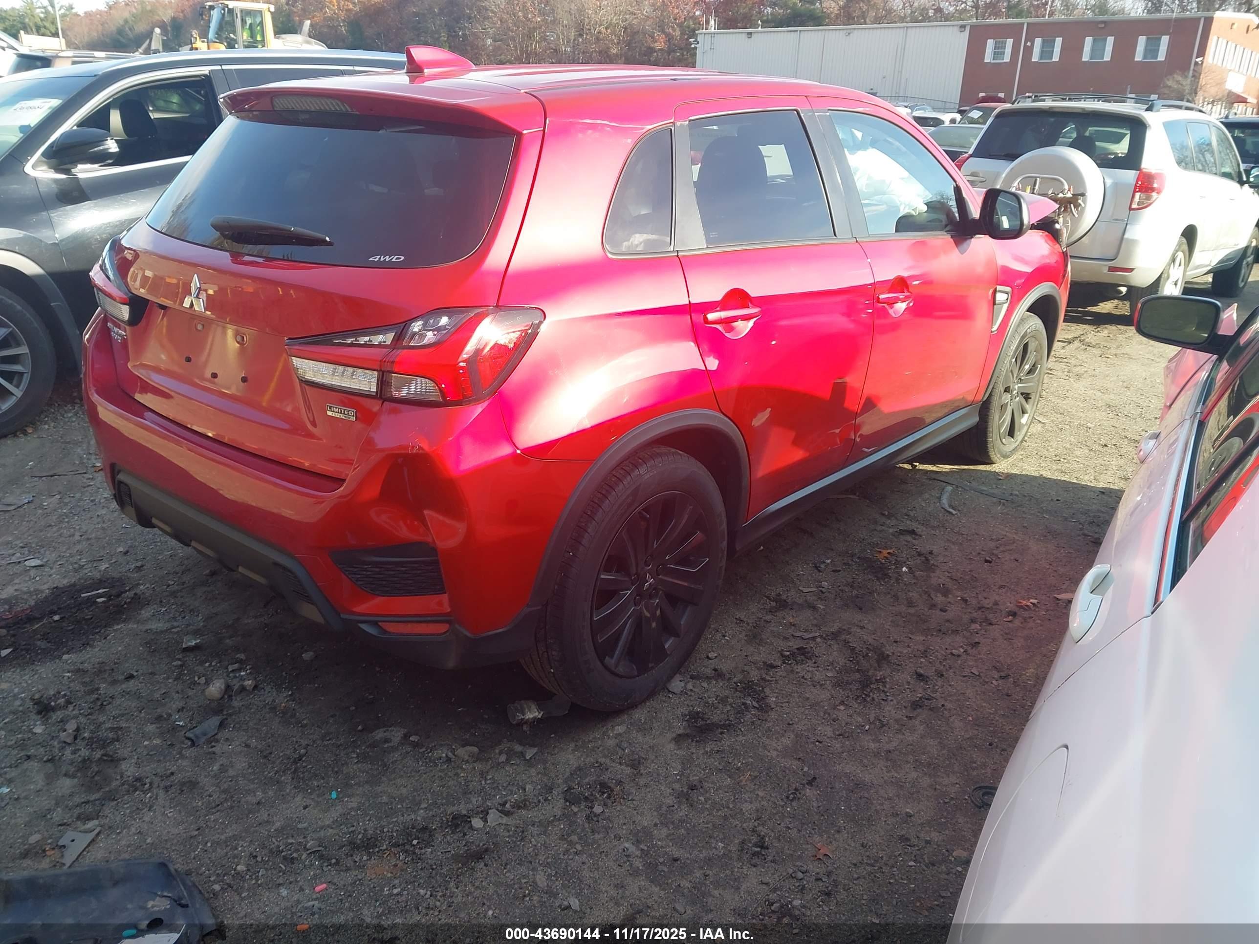 MITSUBISHI OUTLANDER image 4