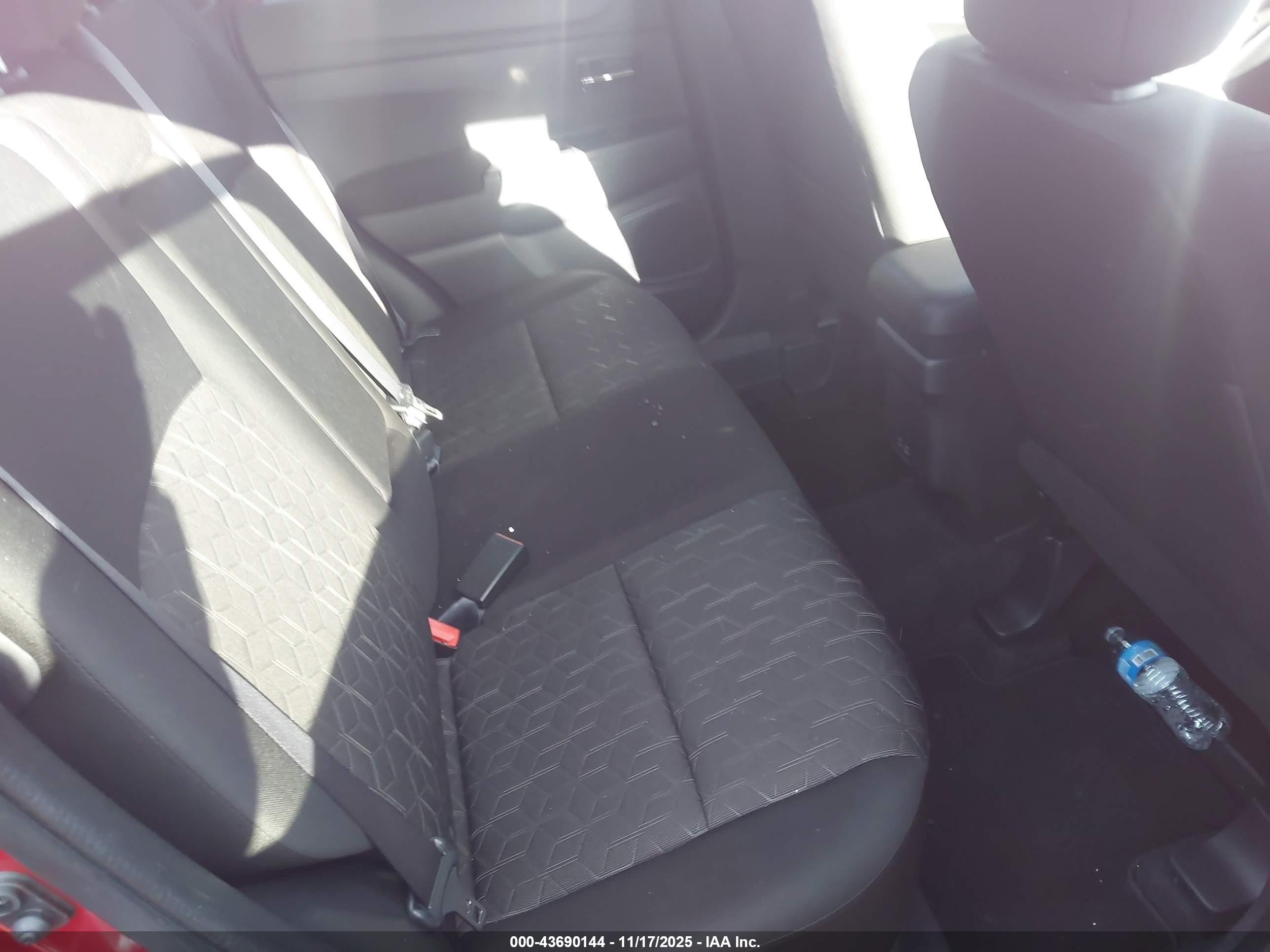 MITSUBISHI OUTLANDER image 8