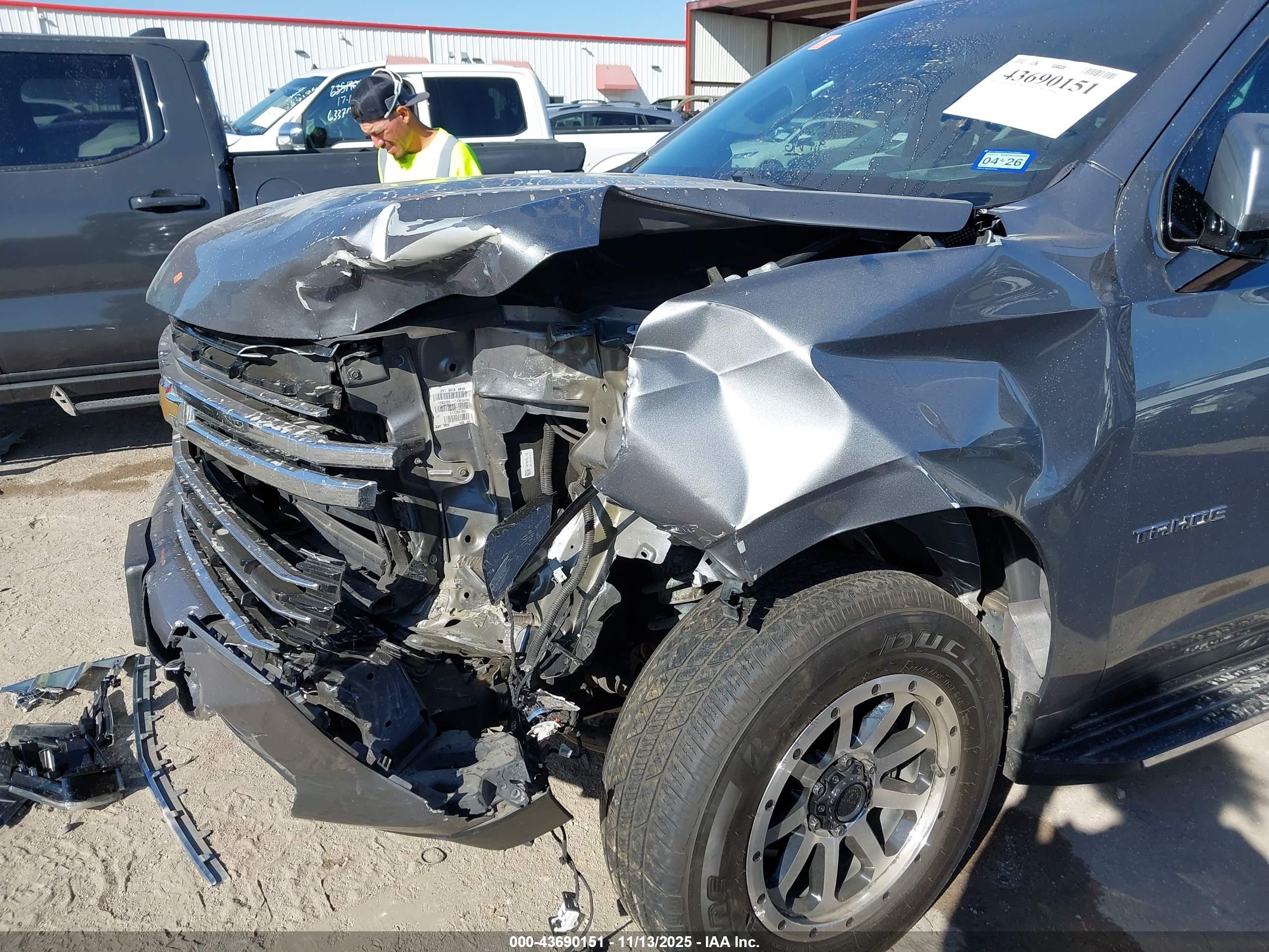 CHEVROLET TAHOE image 6