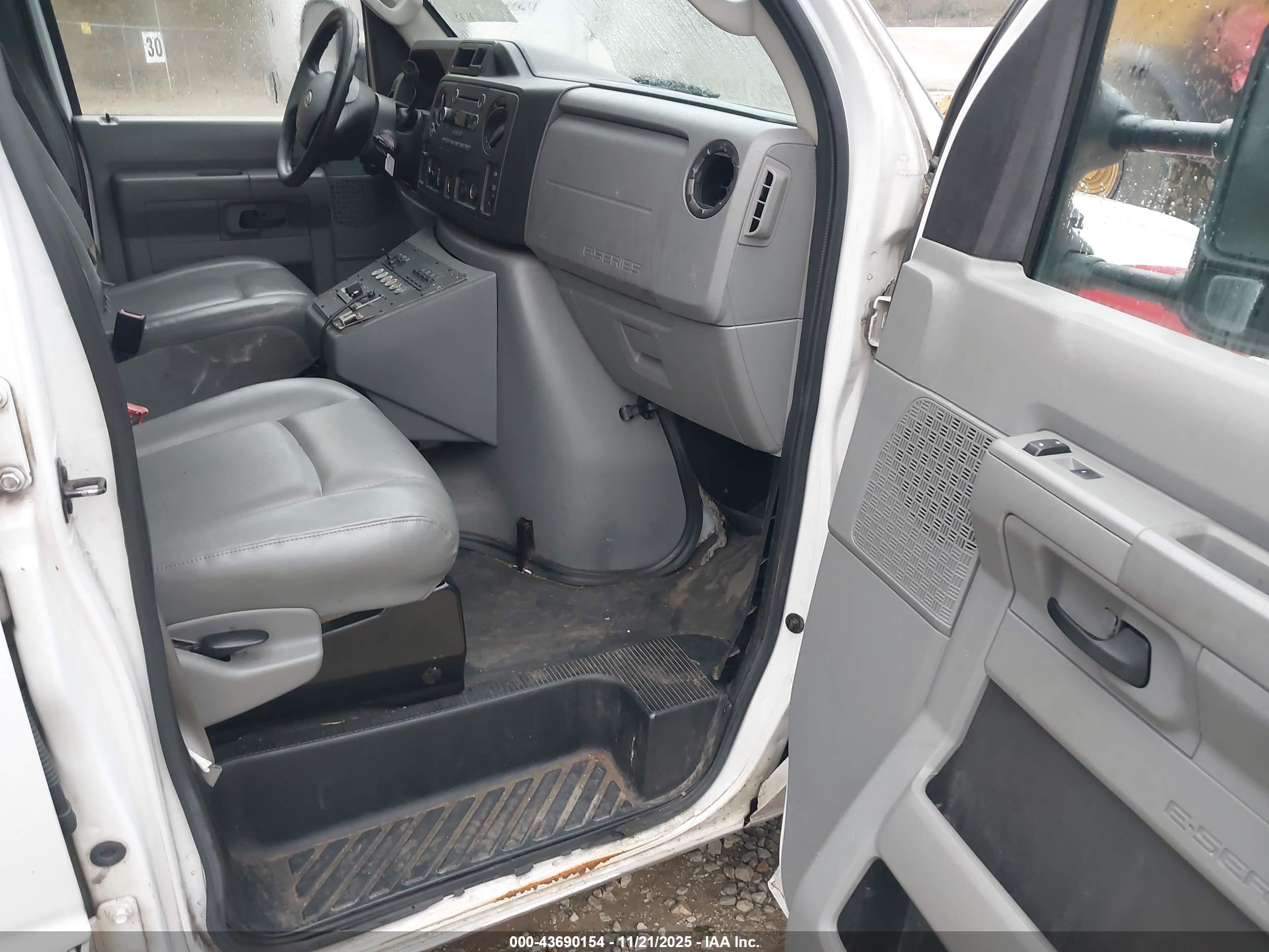 FORD E-350 image 5