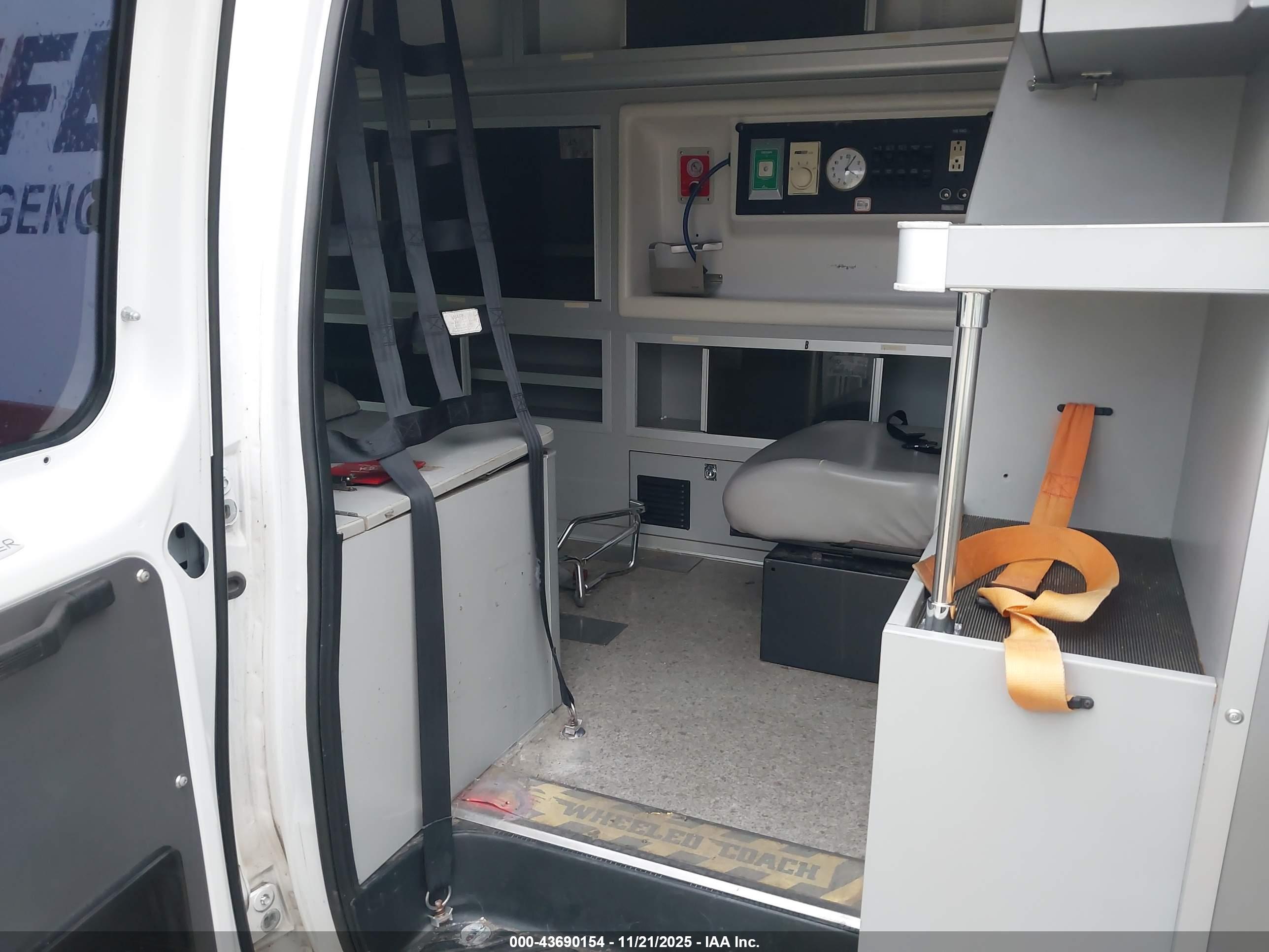 FORD E-350 image 8