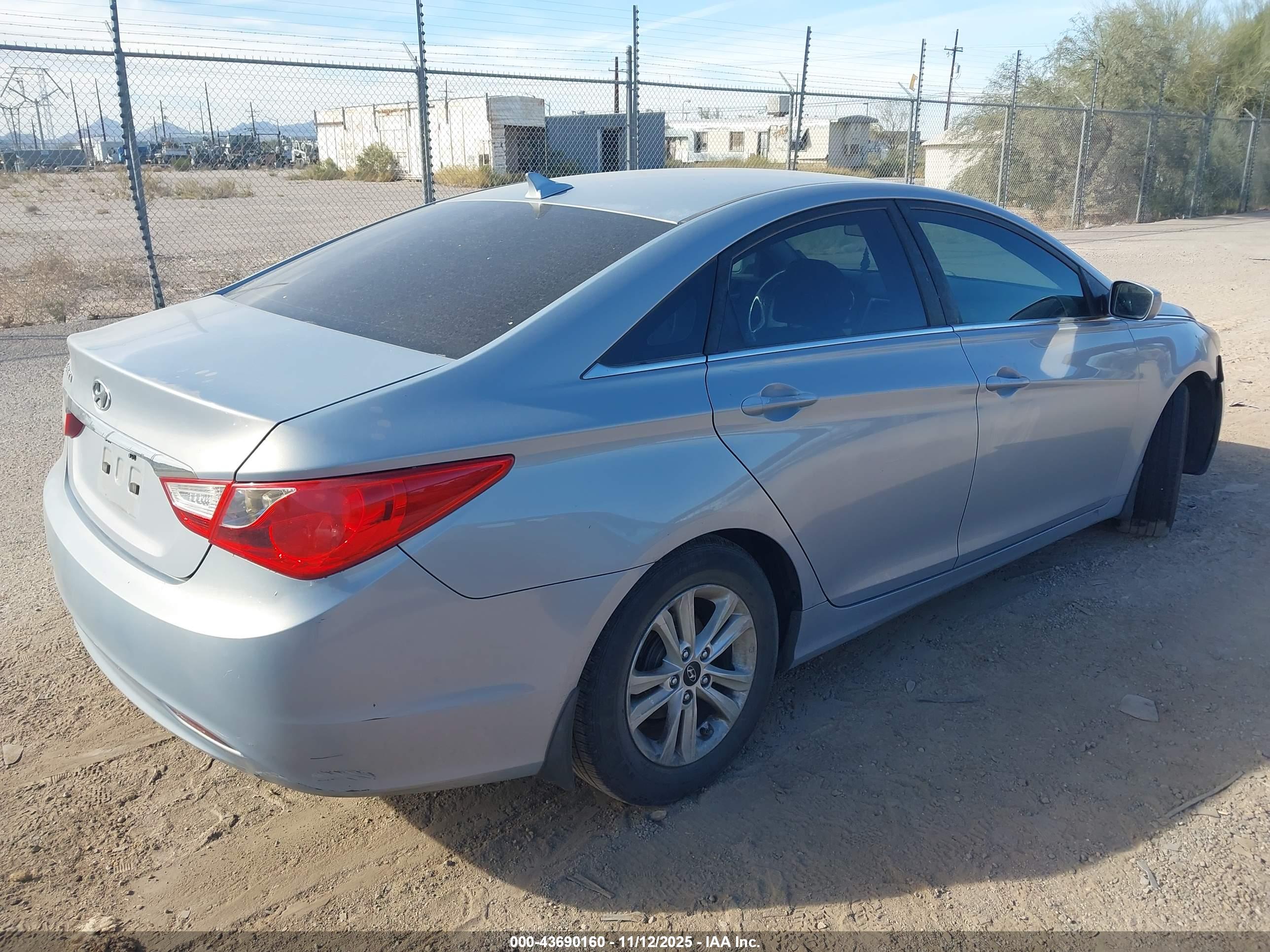 HYUNDAI SONATA image 4