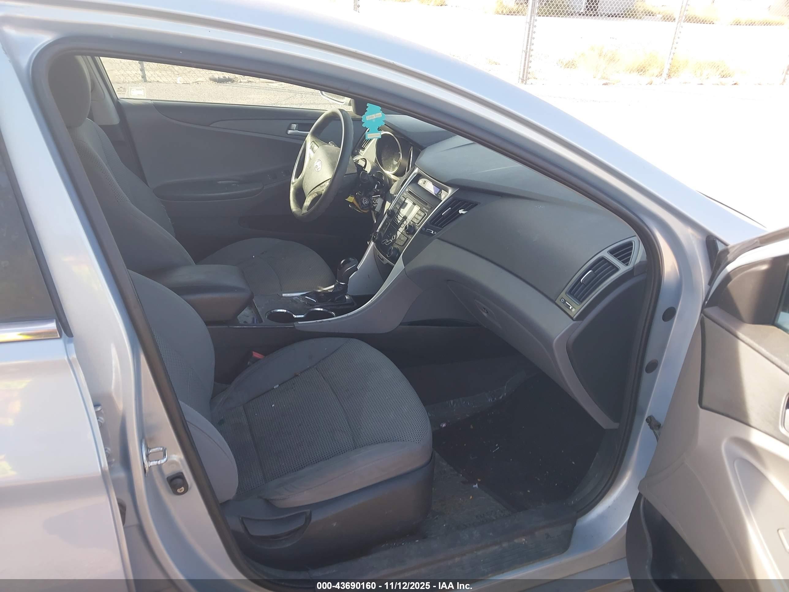 HYUNDAI SONATA image 5