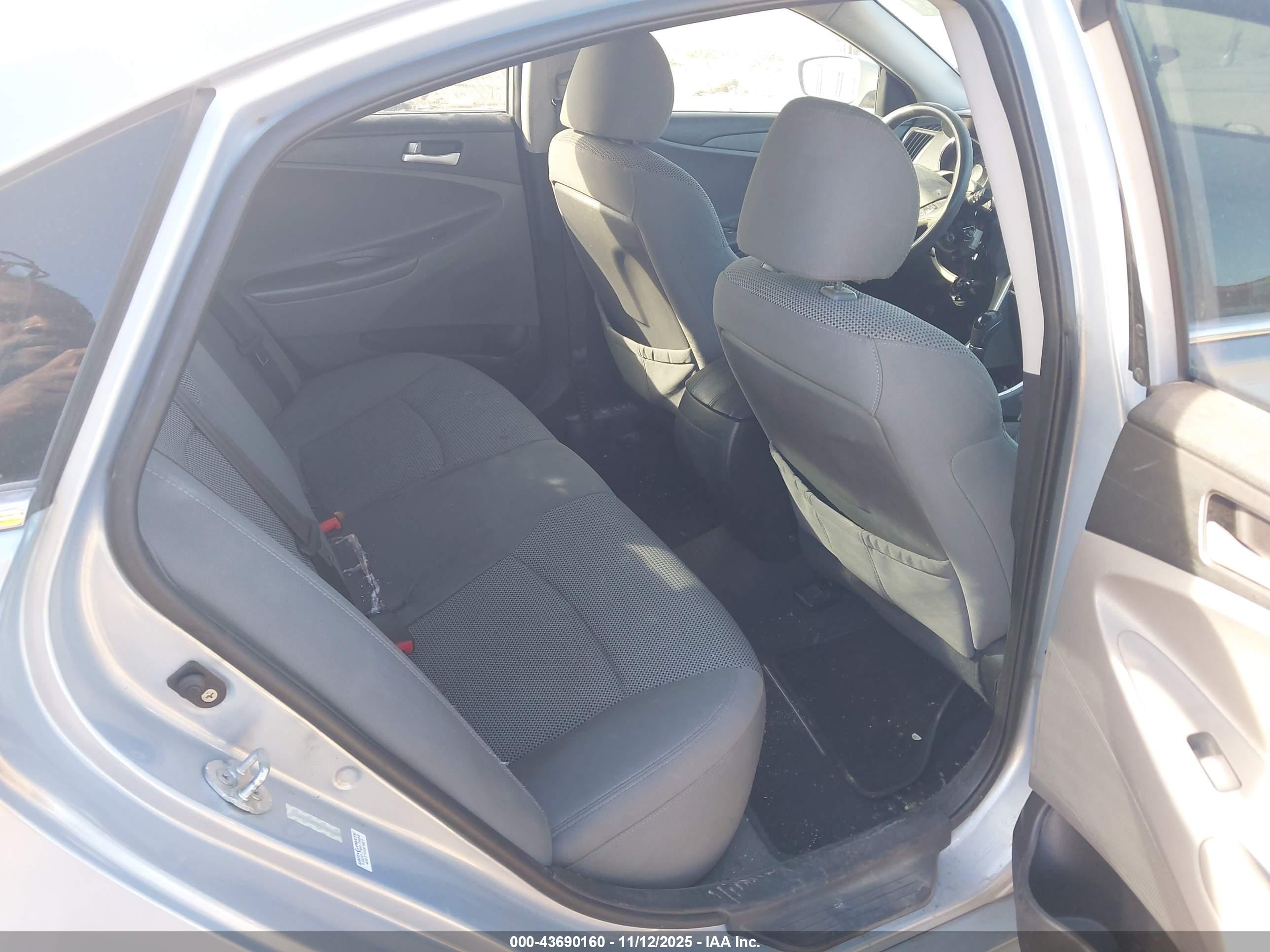 HYUNDAI SONATA image 8