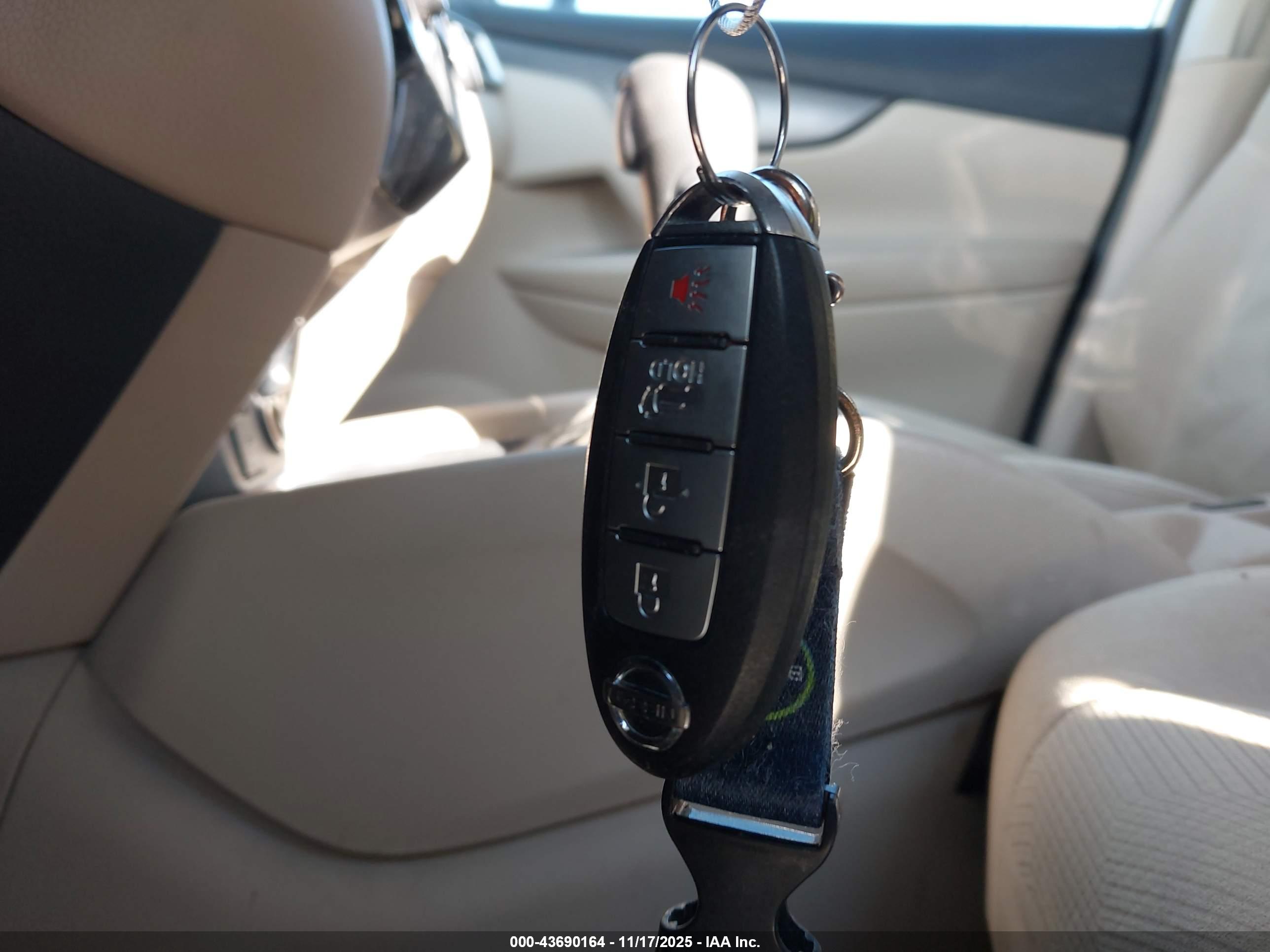 NISSAN ROGUE image 11