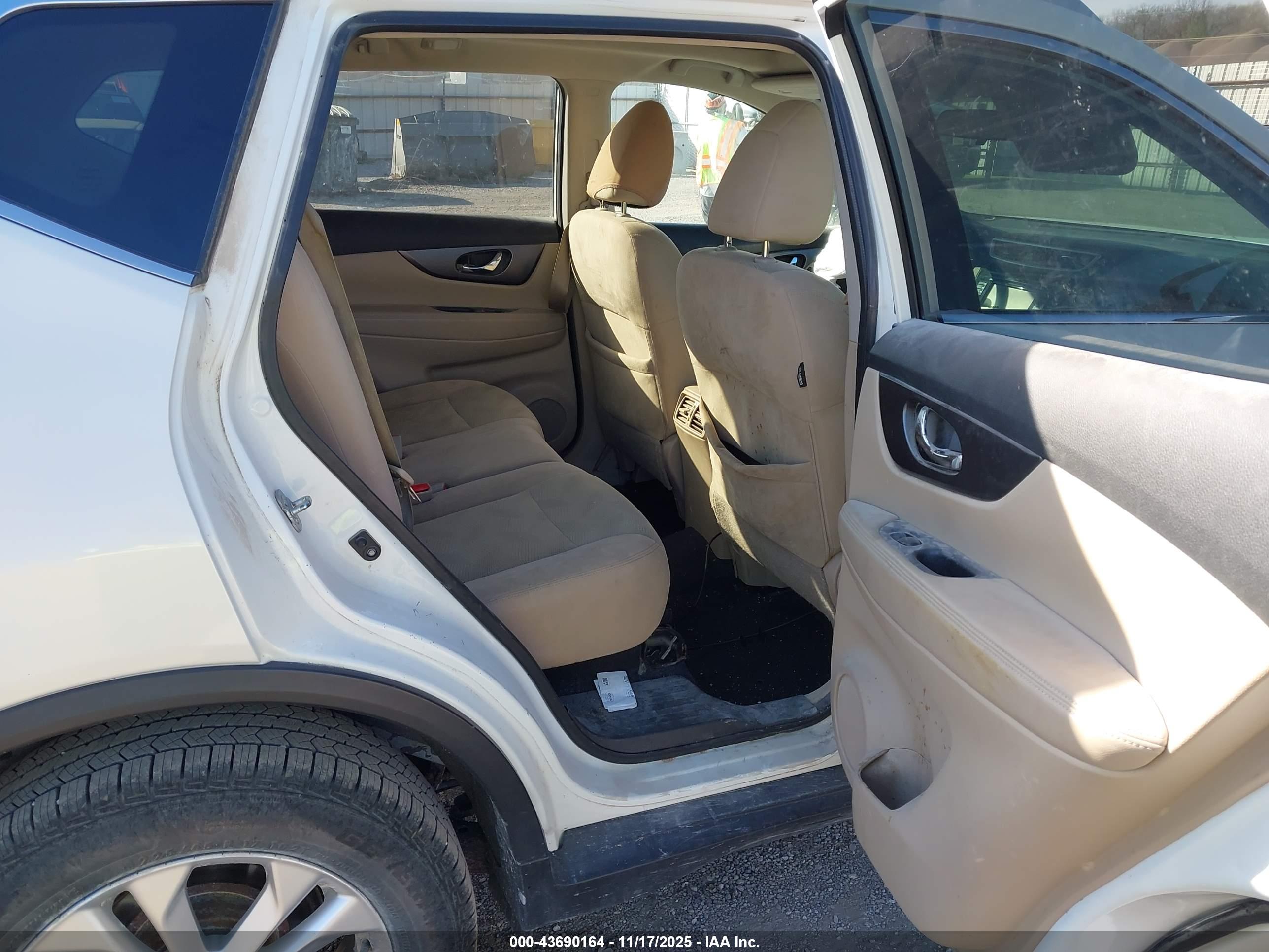 NISSAN ROGUE image 8