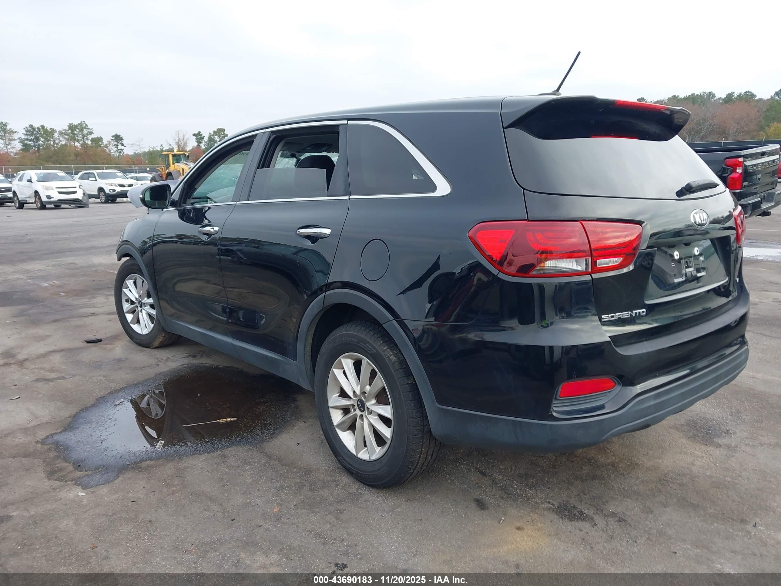 KIA SORENTO image 3
