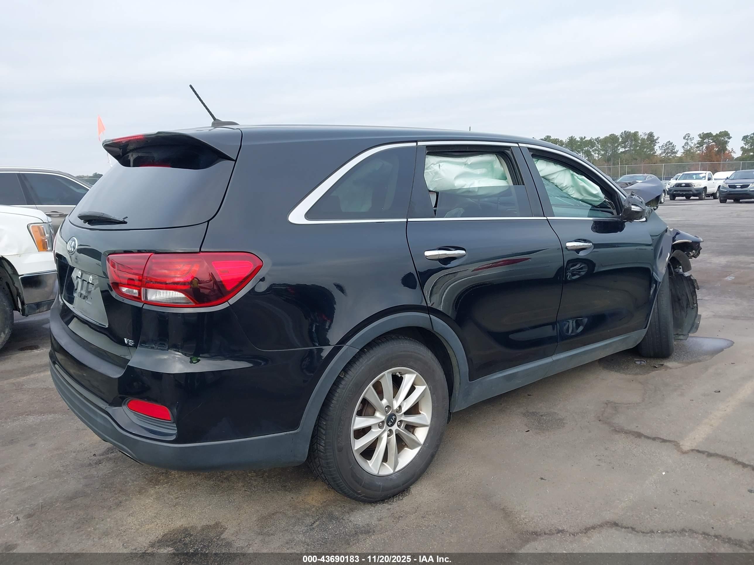 KIA SORENTO image 4