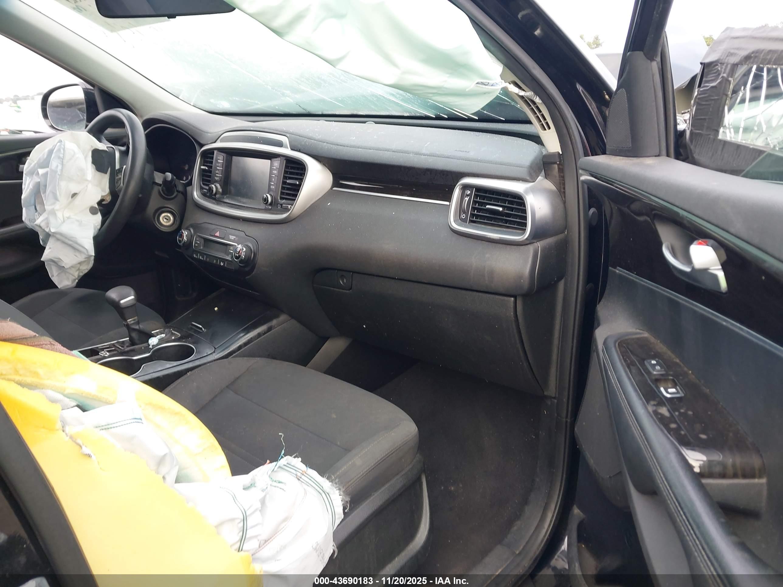 KIA SORENTO image 5