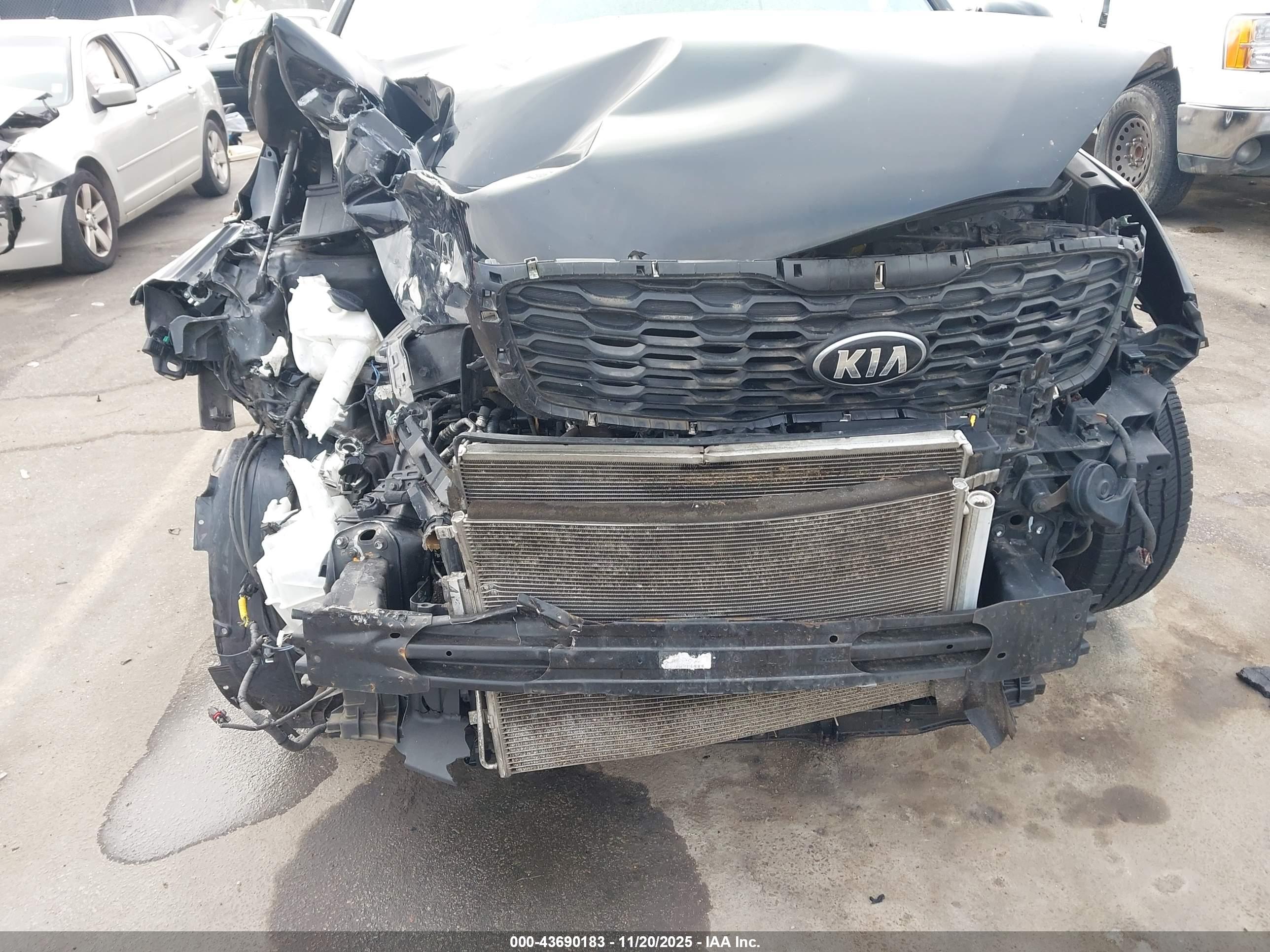 KIA SORENTO image 6