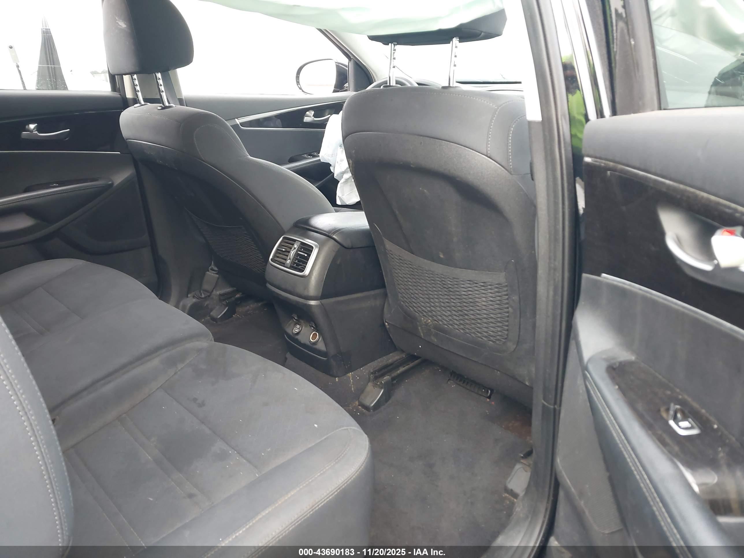 KIA SORENTO image 8
