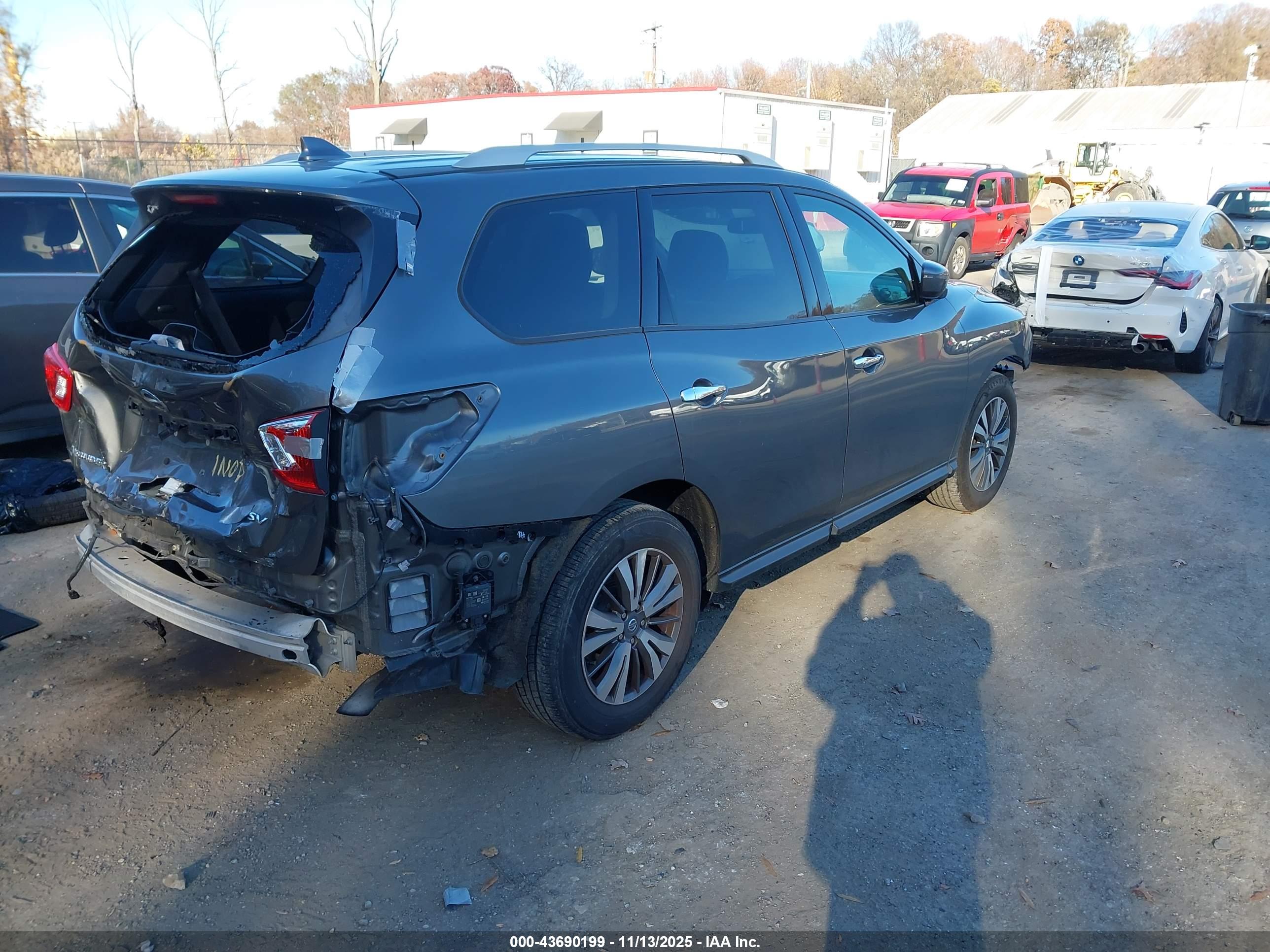 NISSAN PATHFINDER image 4