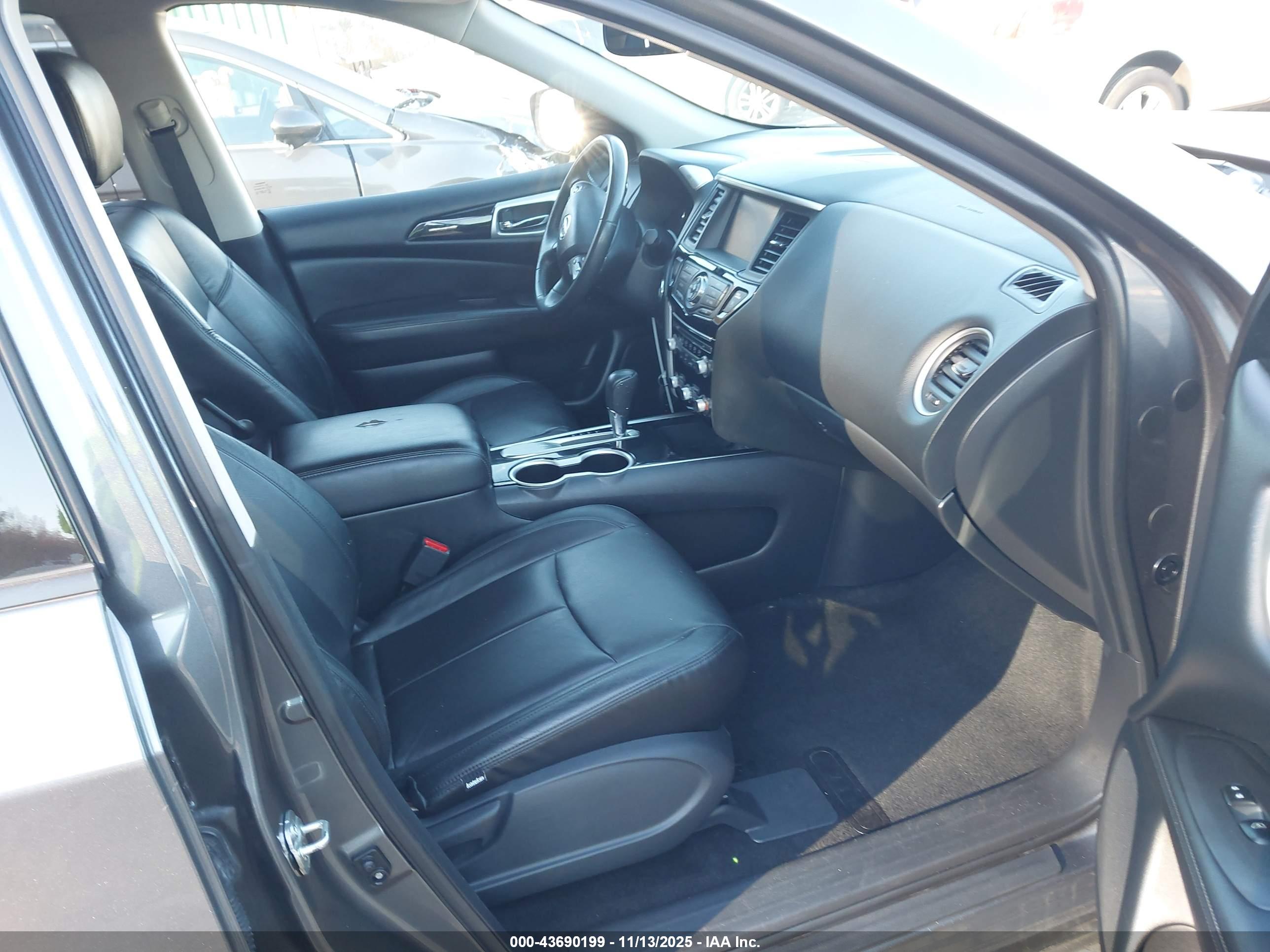NISSAN PATHFINDER image 5