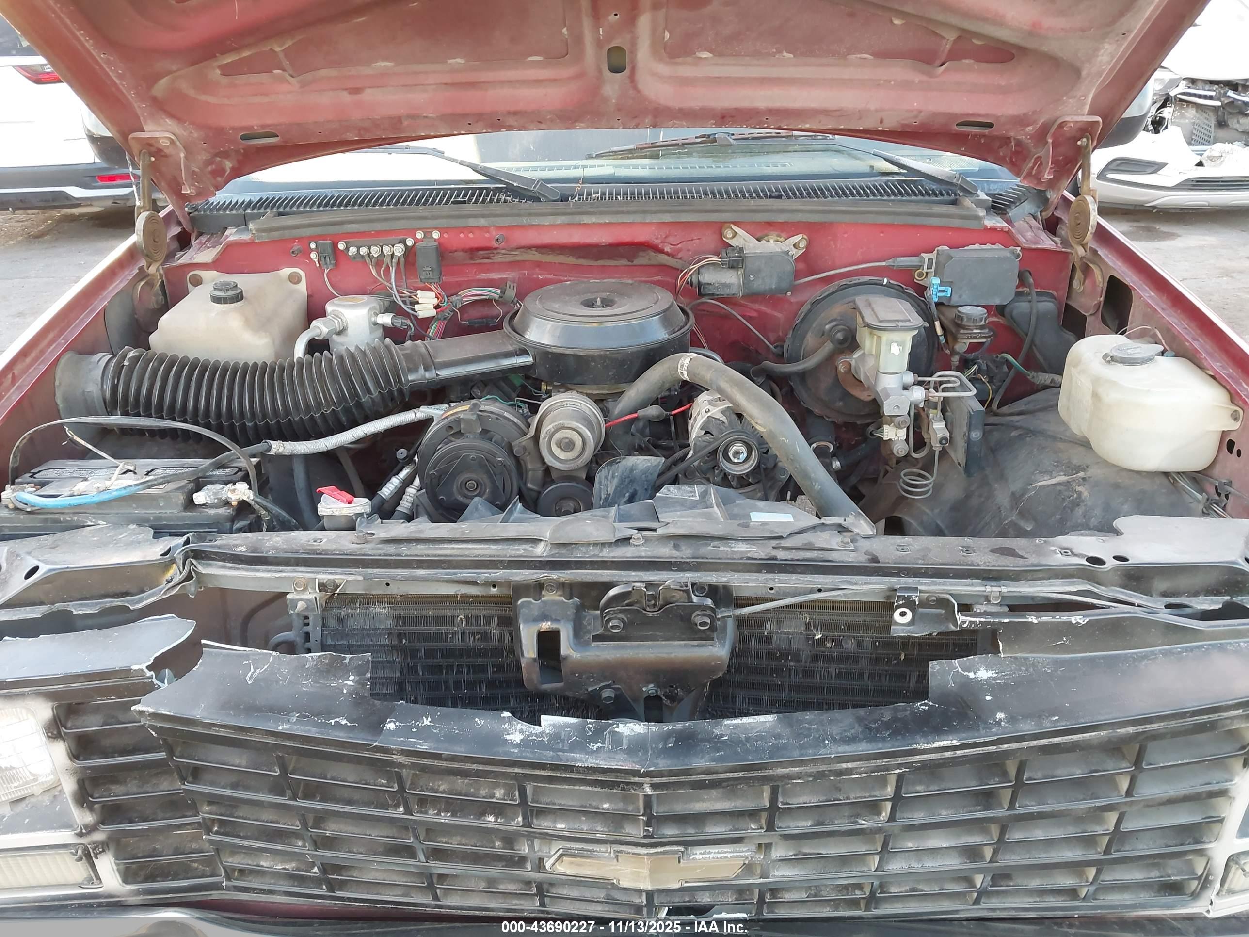 CHEVROLET GMT-400 image 10