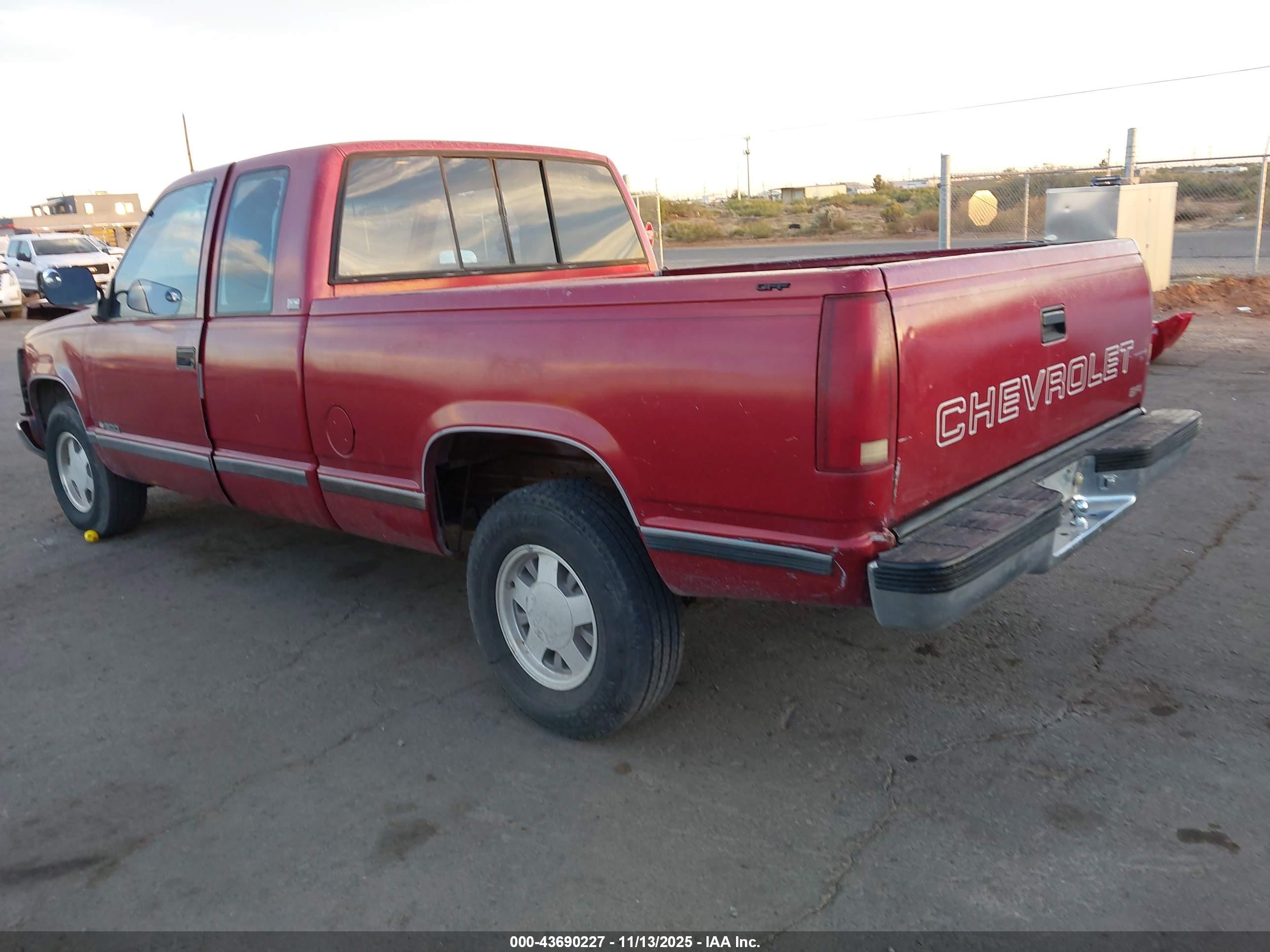 CHEVROLET GMT-400 image 3