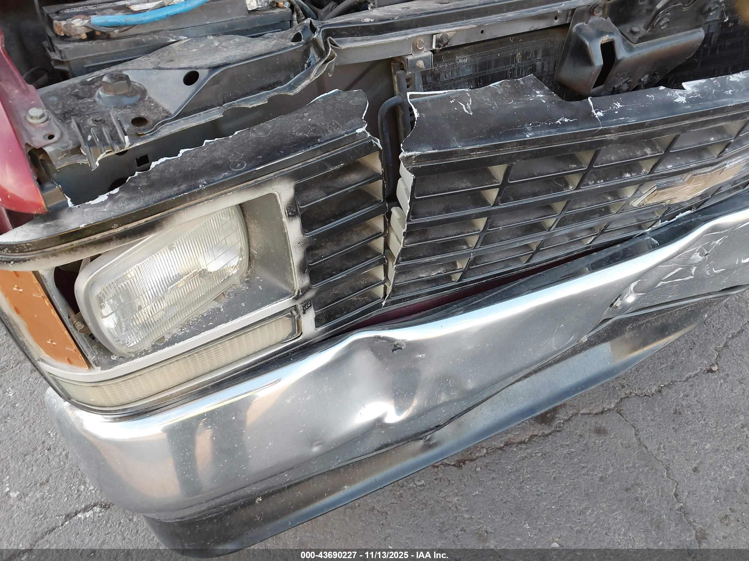 CHEVROLET GMT-400 image 6
