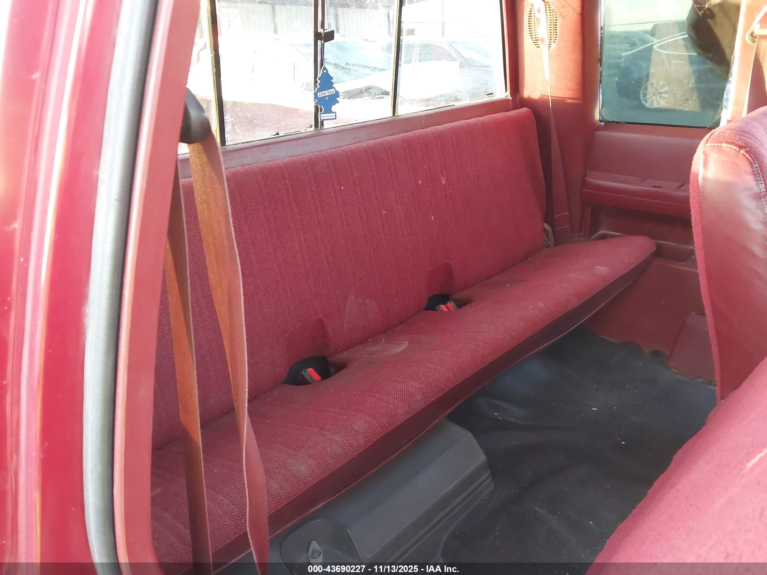 CHEVROLET GMT-400 image 8