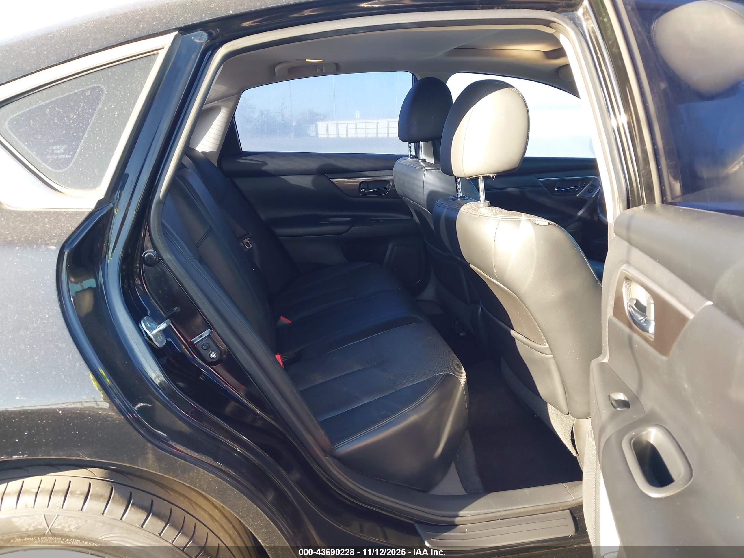 NISSAN ALTIMA image 8