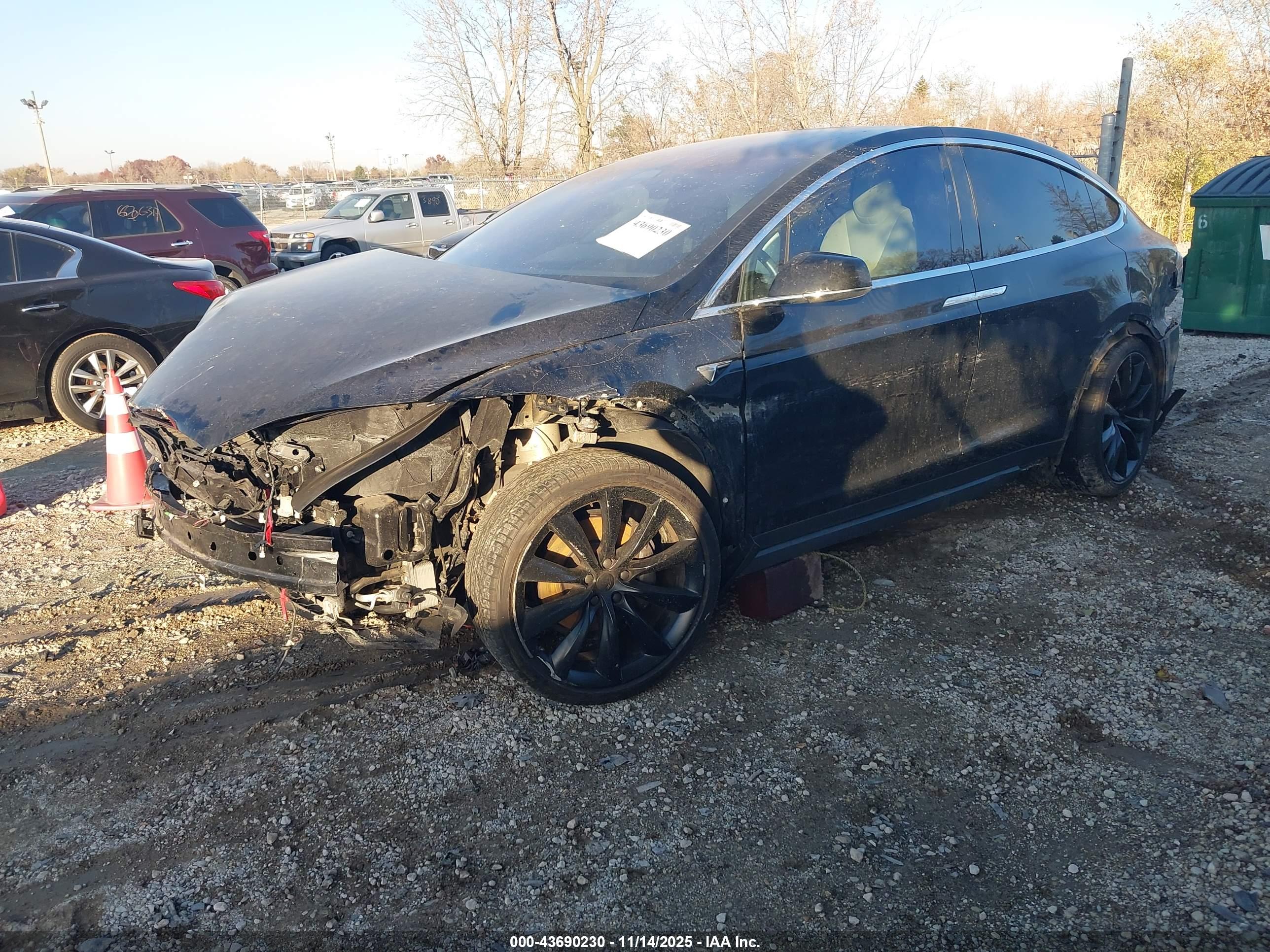 TESLA MODEL image 2
