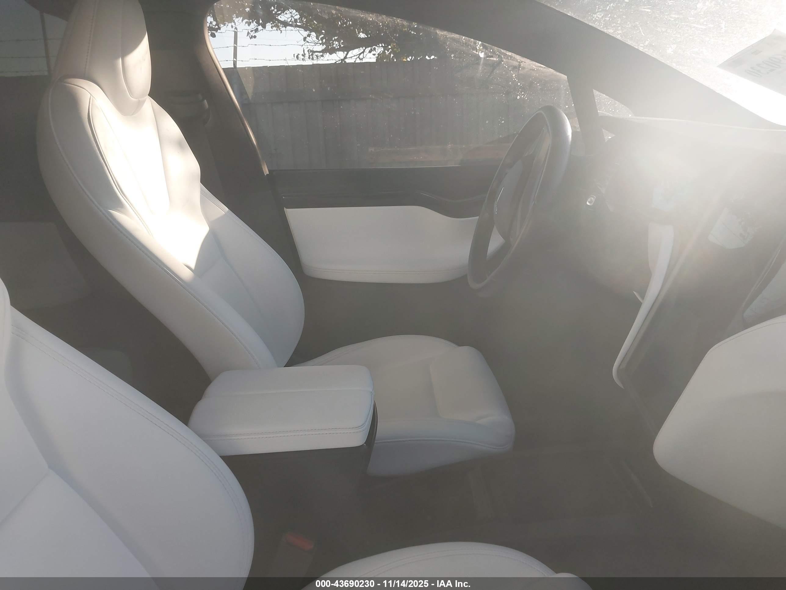 TESLA MODEL image 5