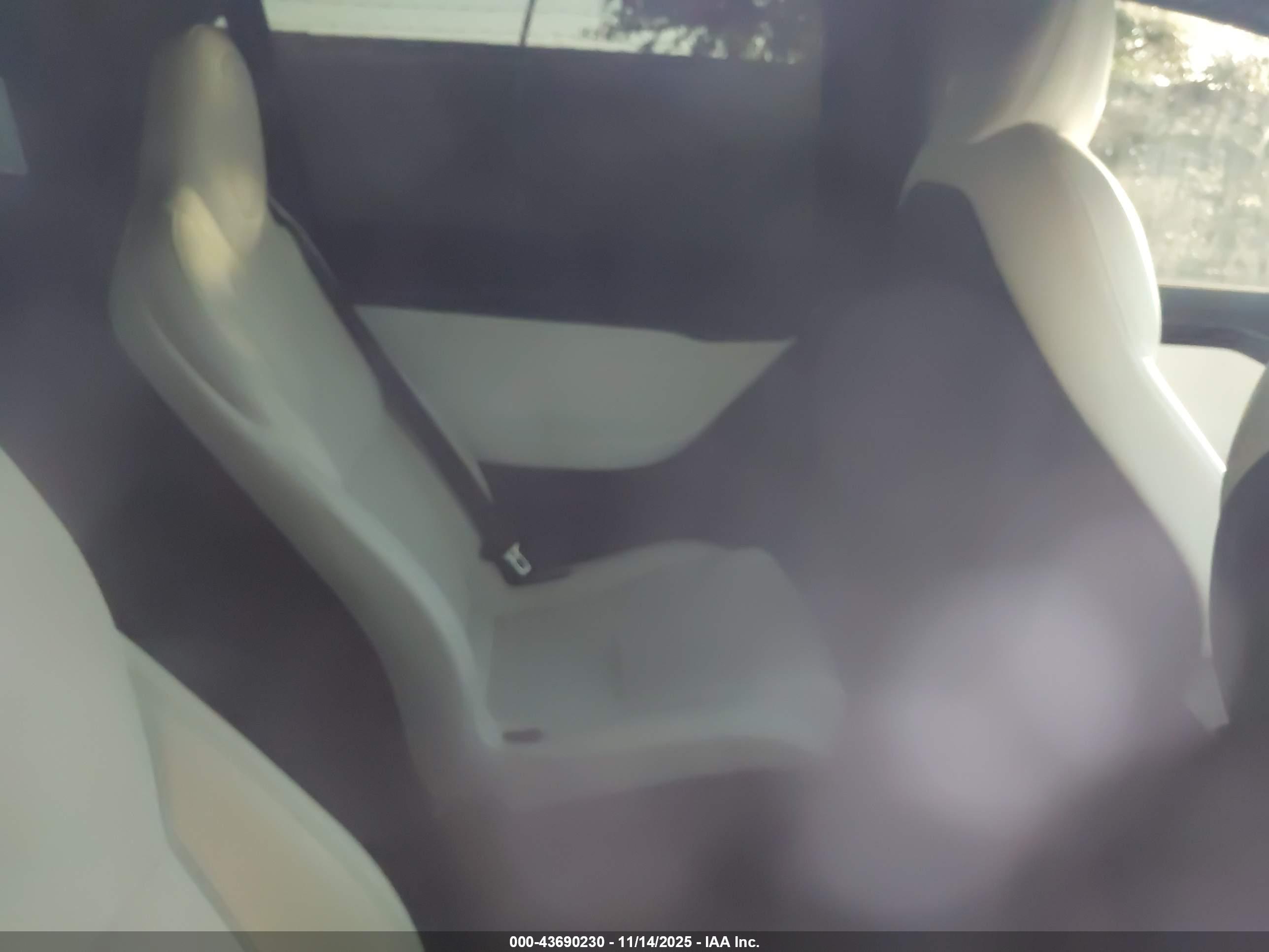 TESLA MODEL image 8