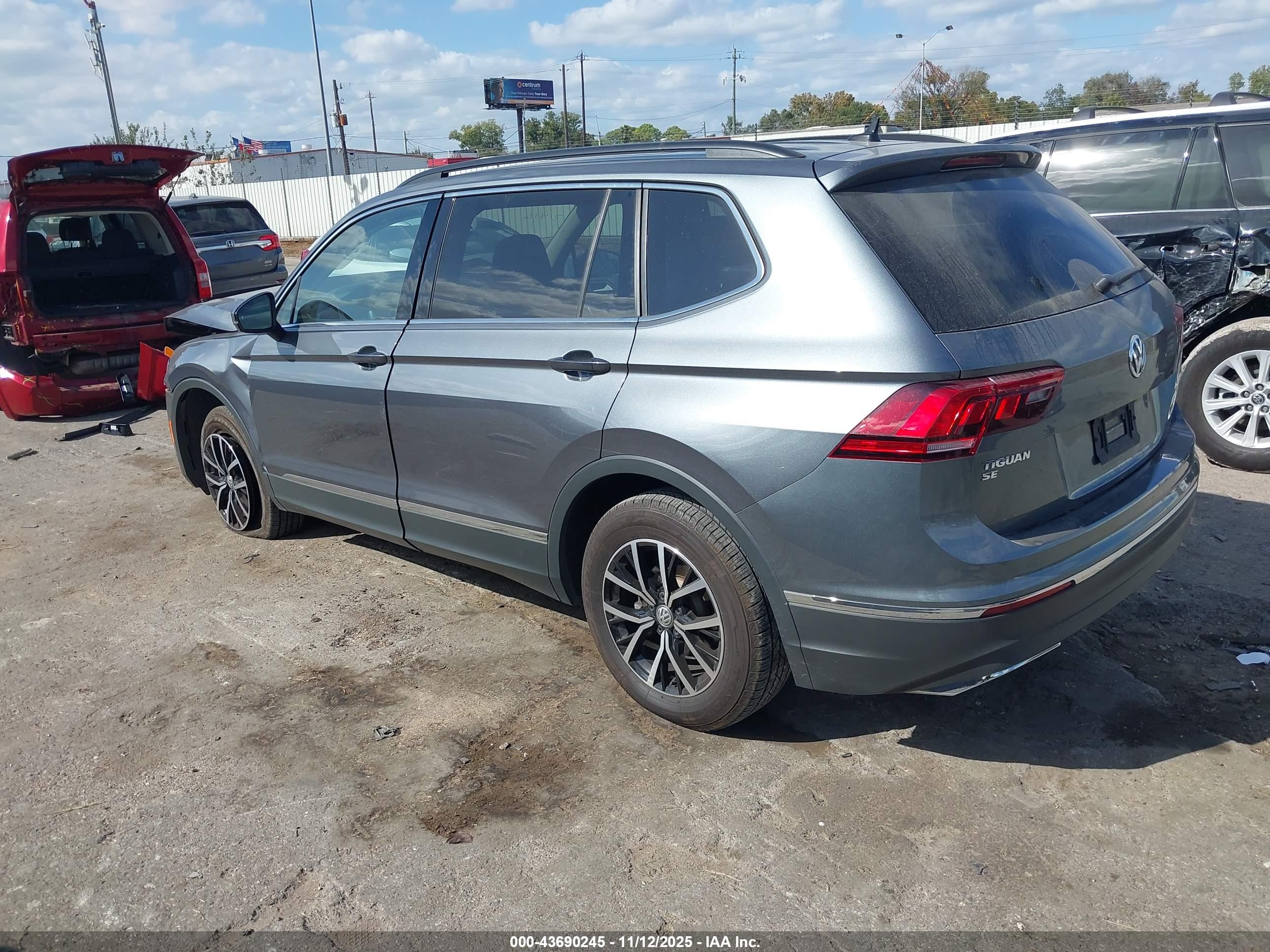 VOLKSWAGEN TIGUAN image 3