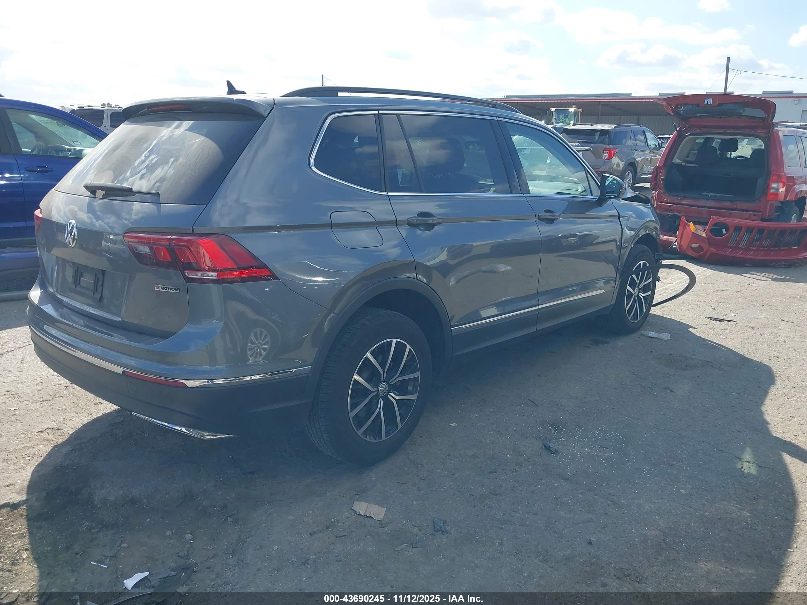 VOLKSWAGEN TIGUAN image 4