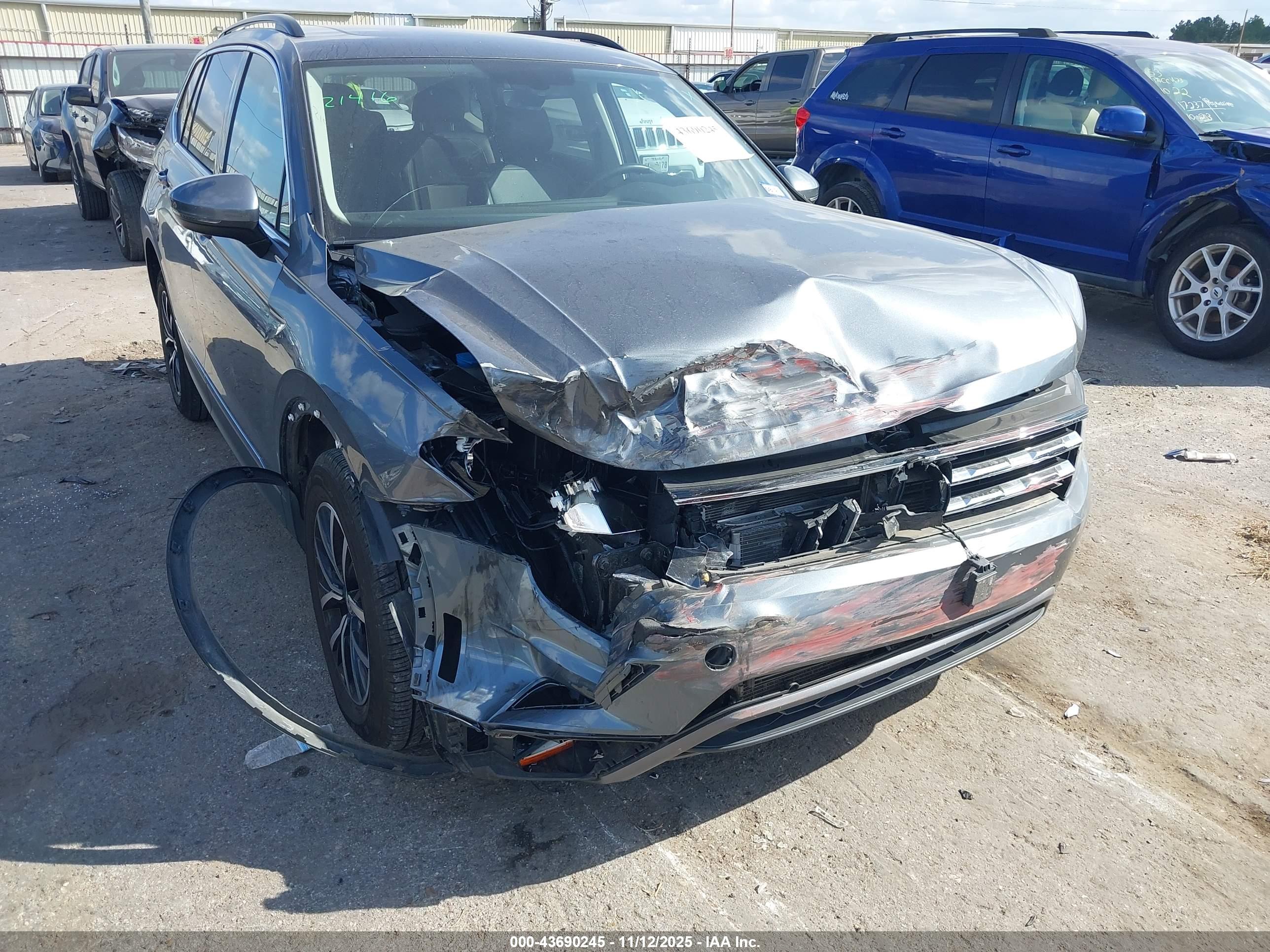 VOLKSWAGEN TIGUAN image 6