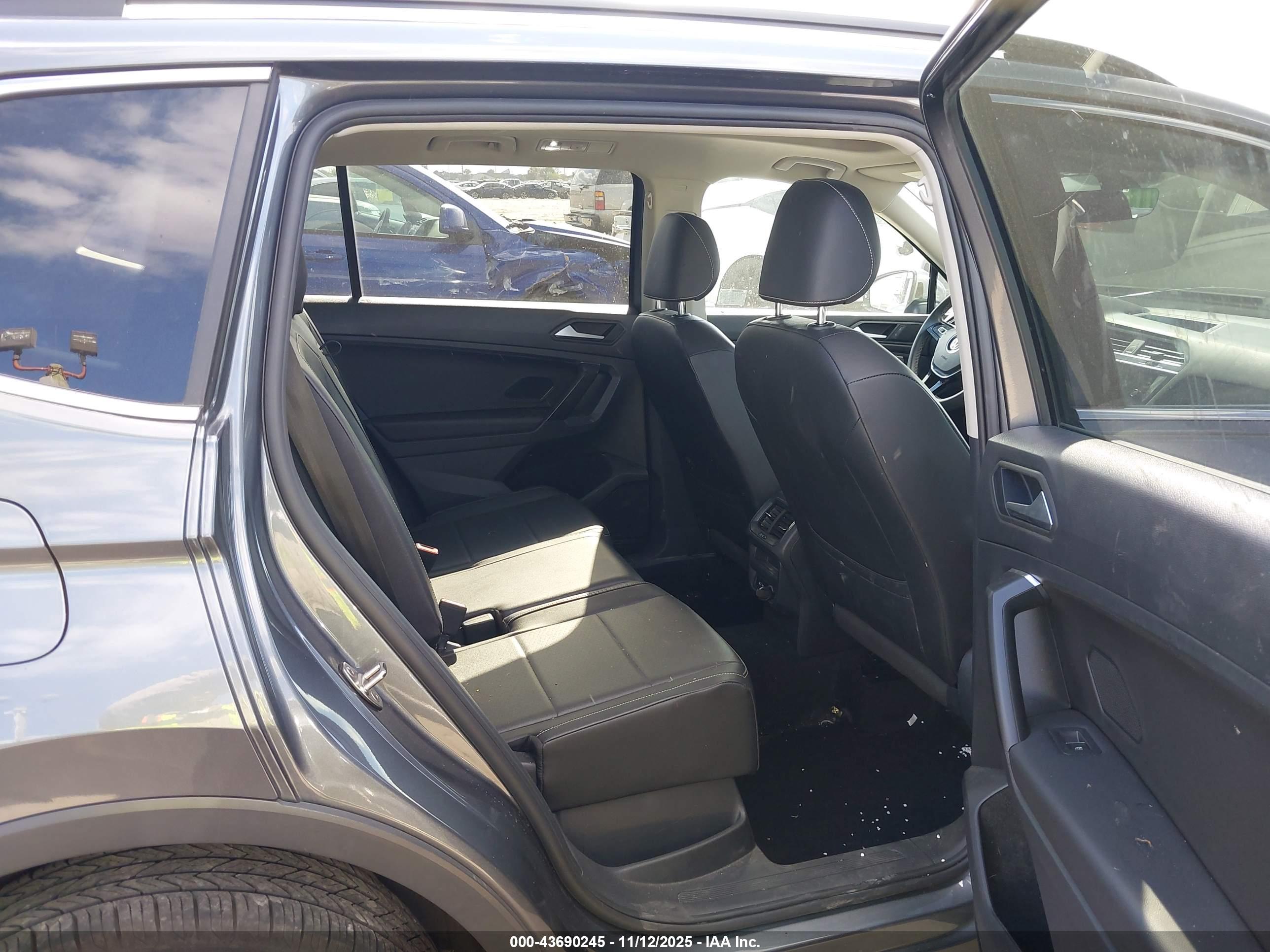 VOLKSWAGEN TIGUAN image 8