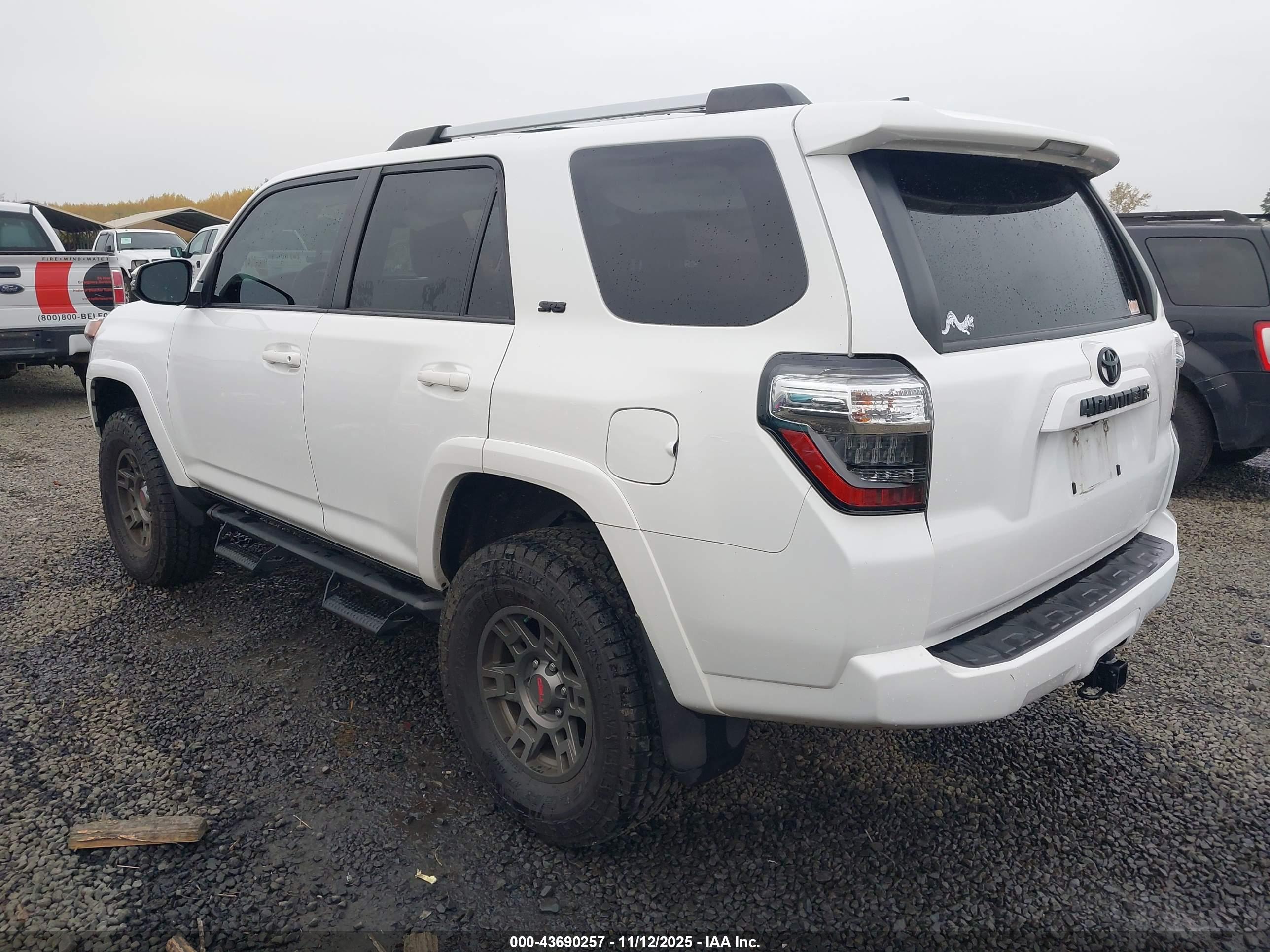 TOYOTA 4RUNNER image 3