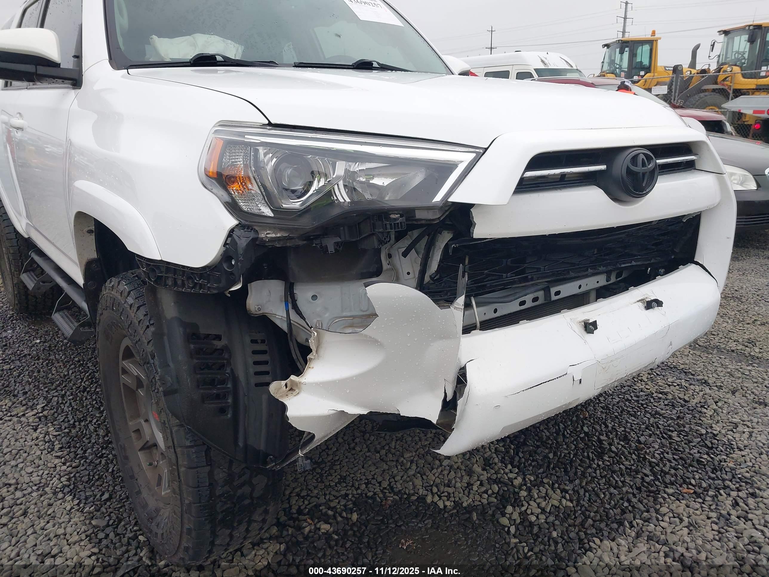 TOYOTA 4RUNNER image 6