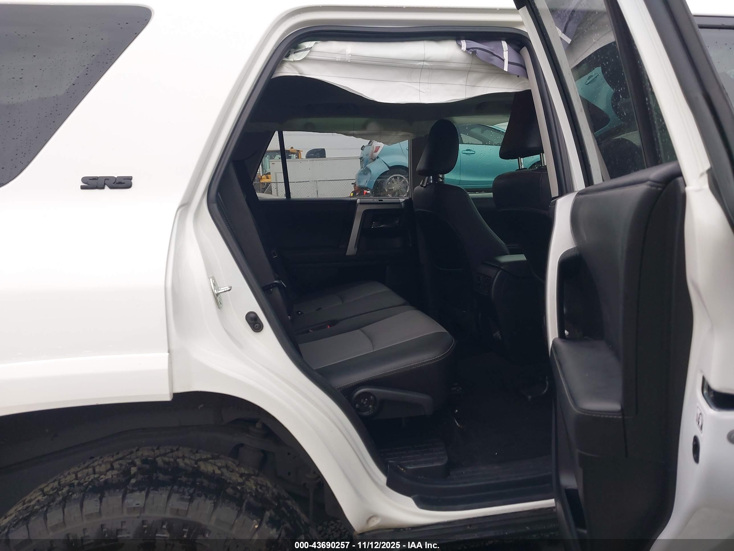 TOYOTA 4RUNNER image 8