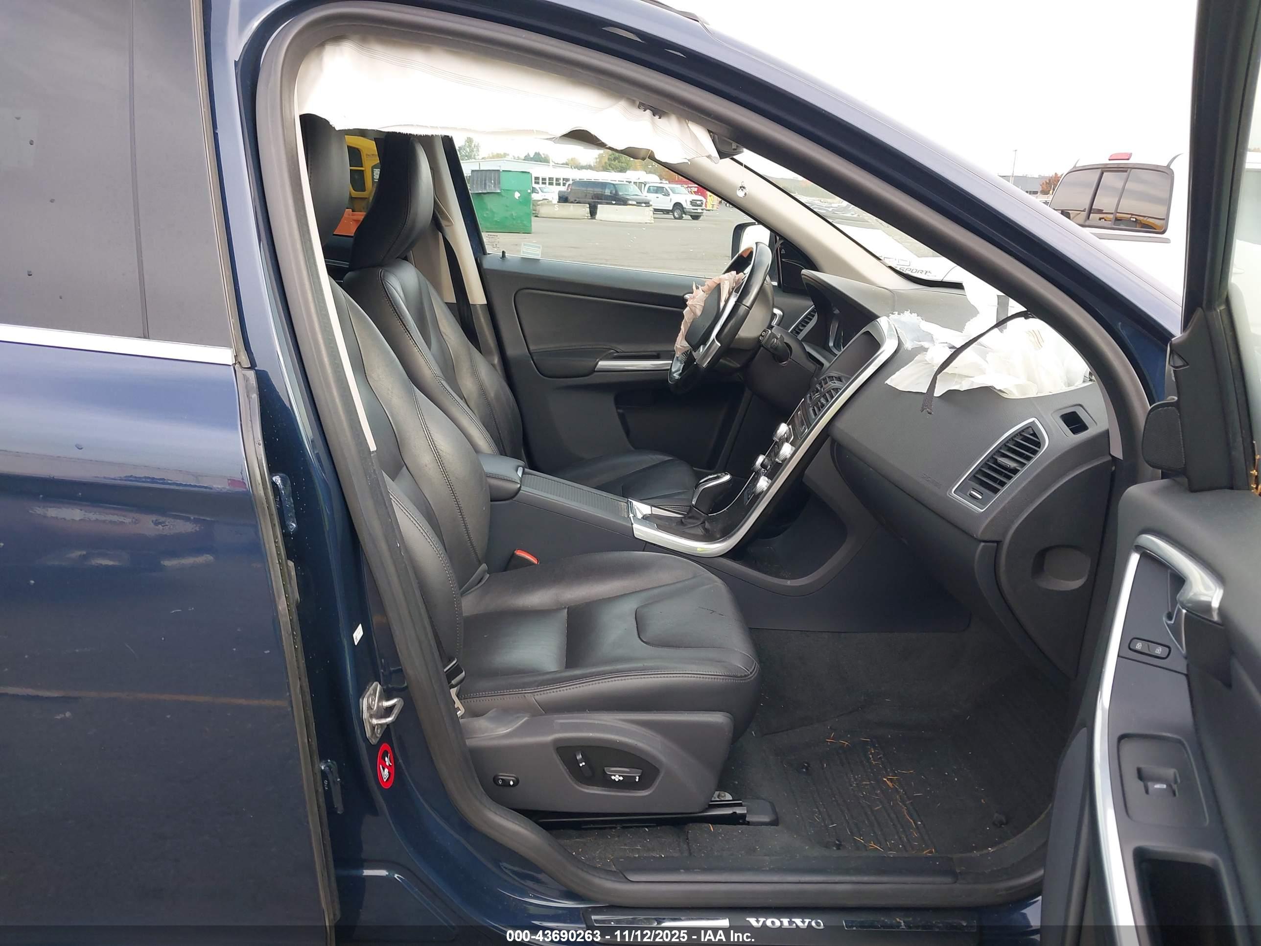 VOLVO XC60 image 5