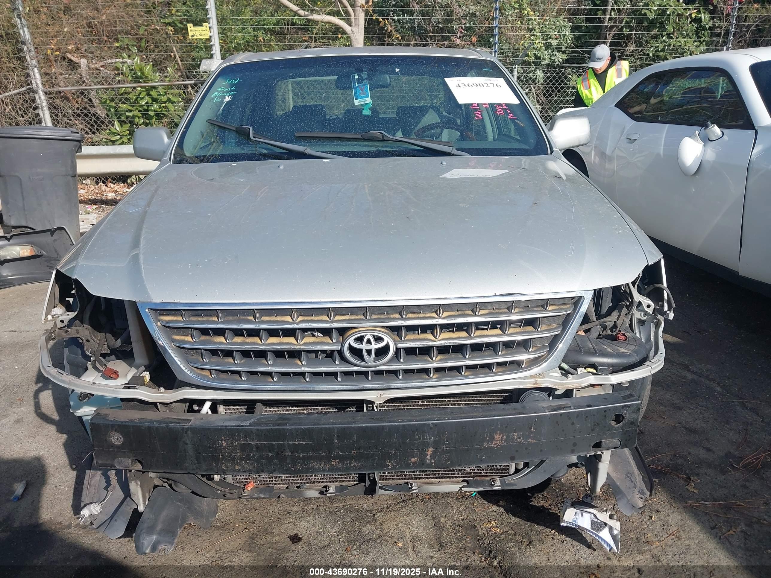 TOYOTA AVALON image 6