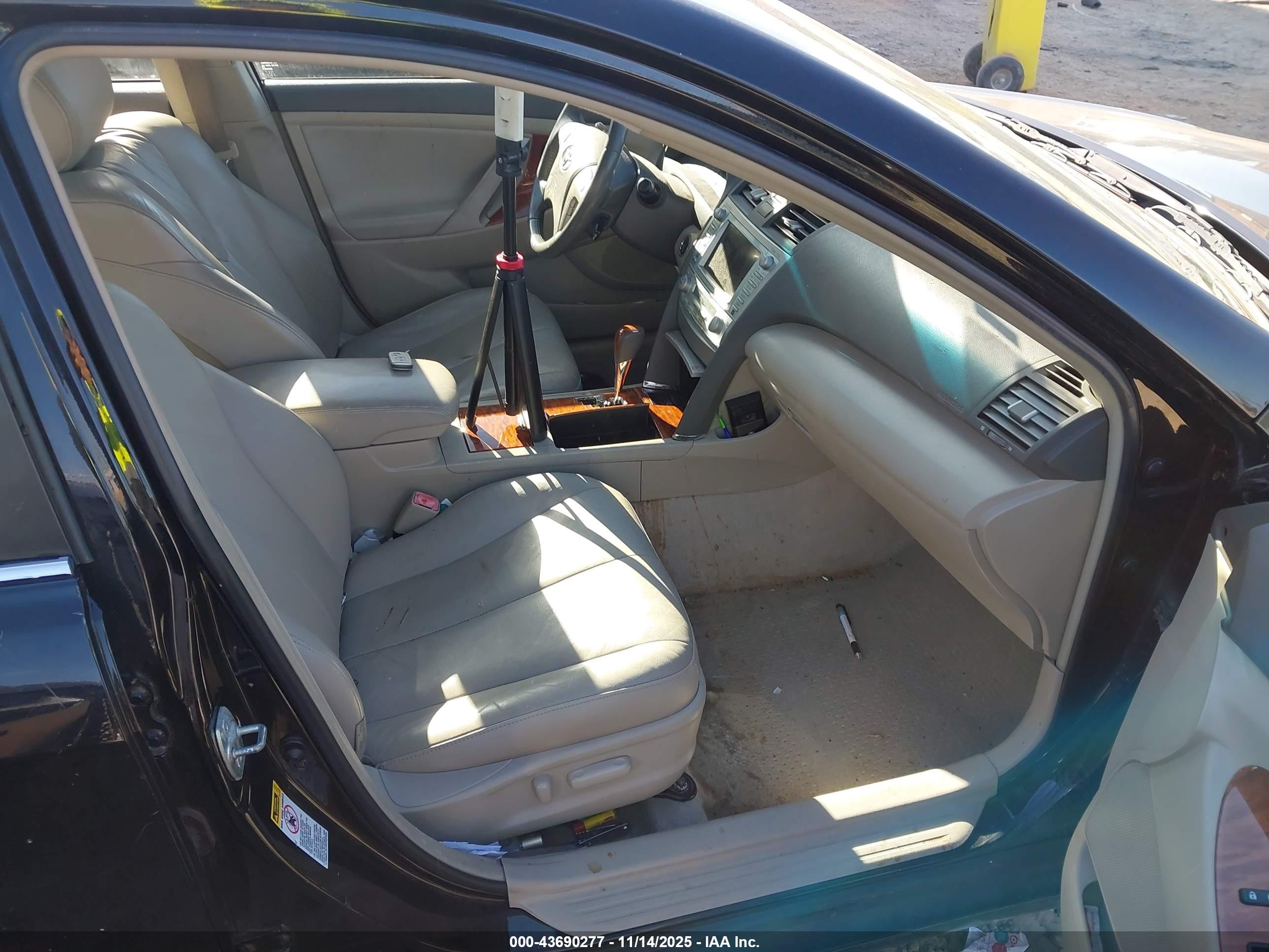 TOYOTA CAMRY image 5