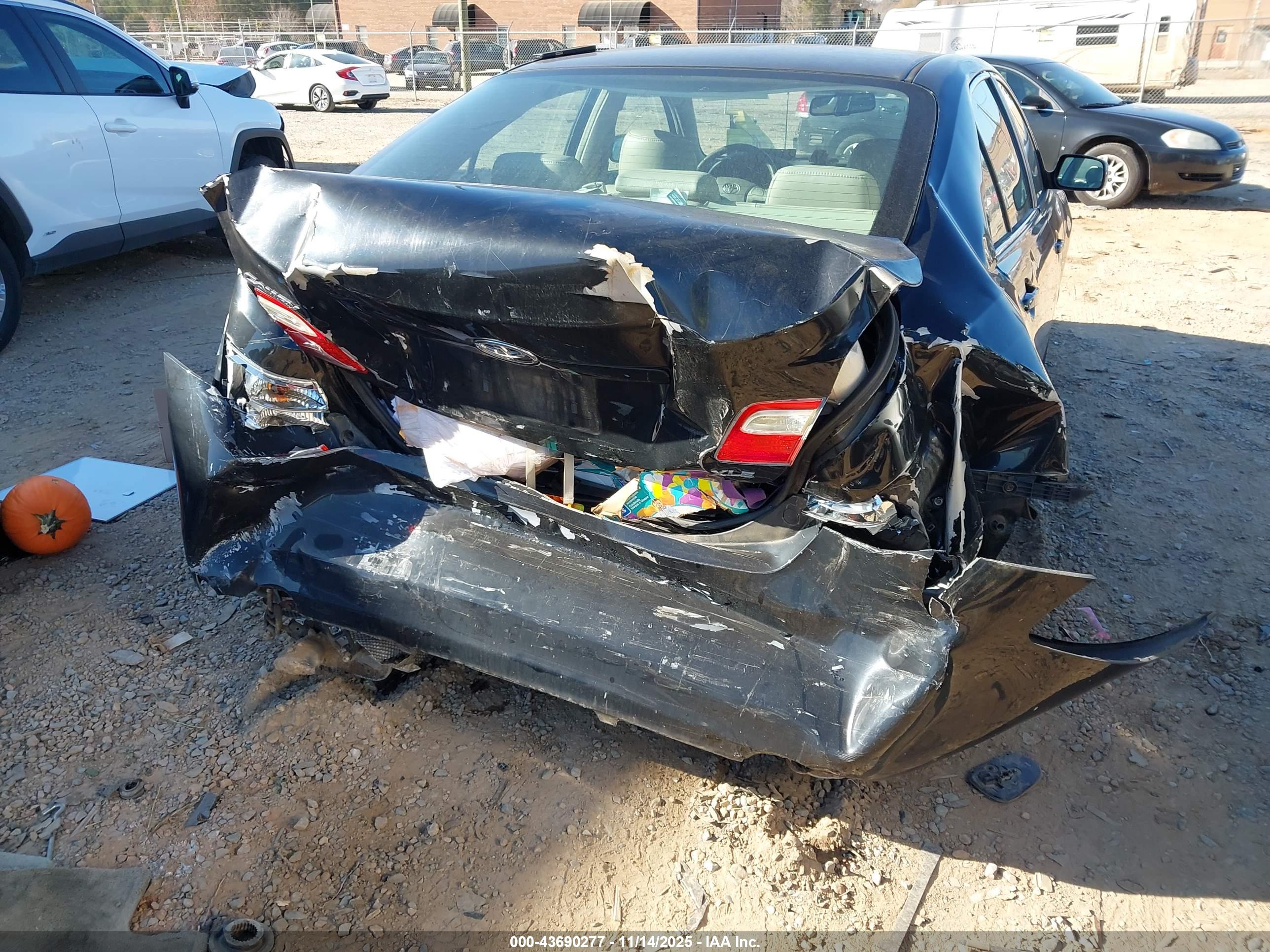 TOYOTA CAMRY image 6
