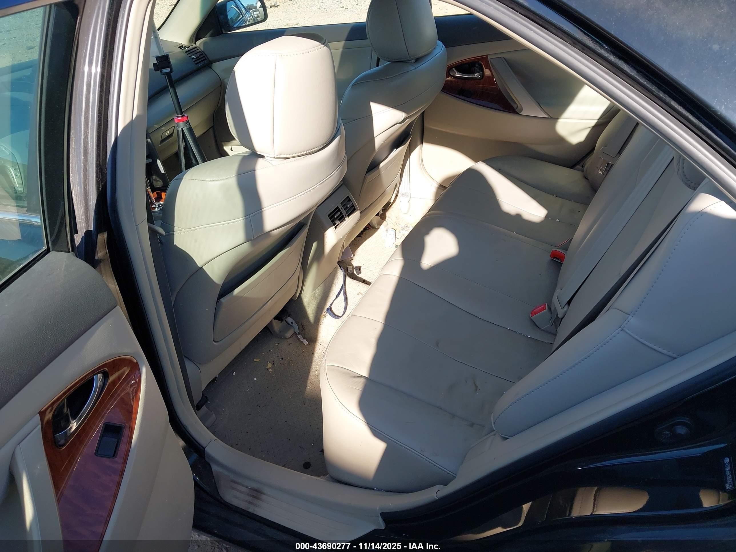 TOYOTA CAMRY image 8