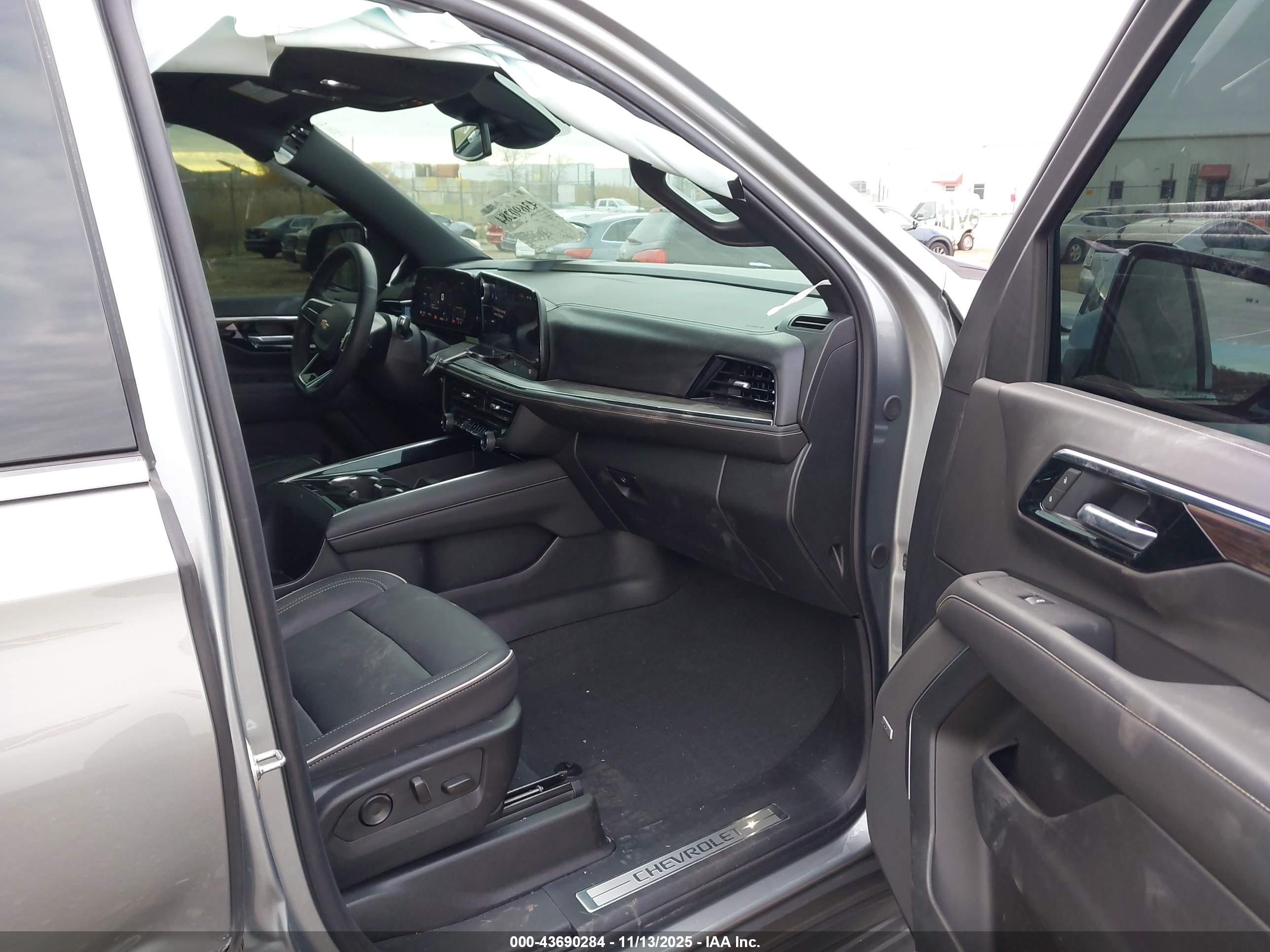 CHEVROLET TAHOE image 5