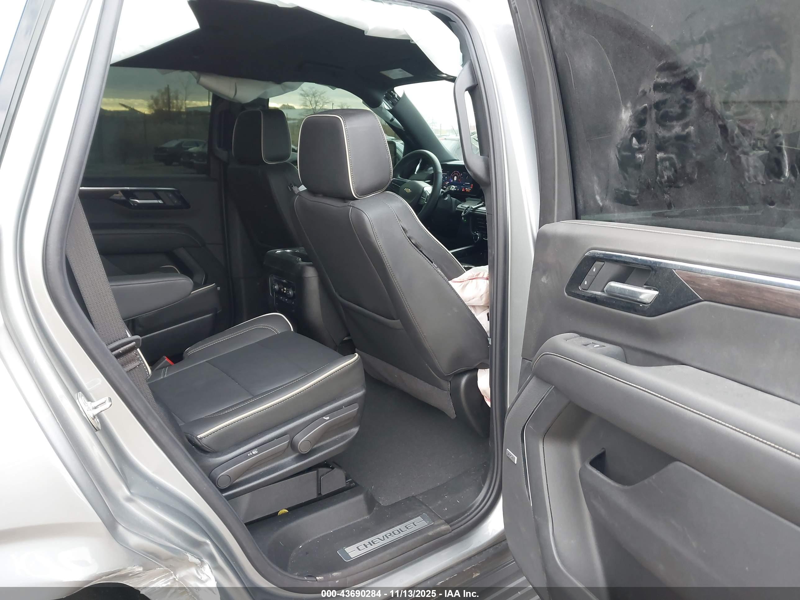 CHEVROLET TAHOE image 8