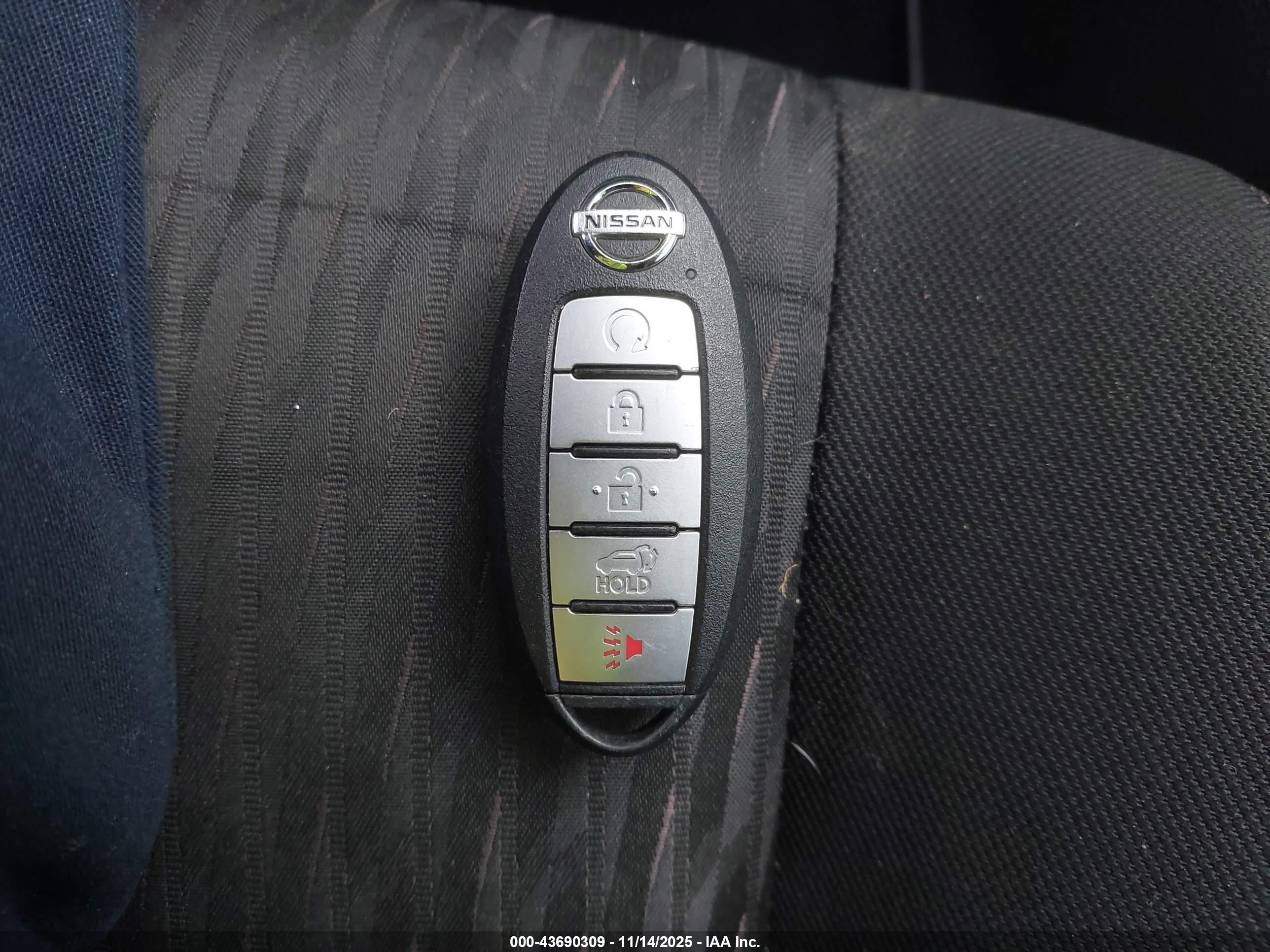 NISSAN ROGUE image 11