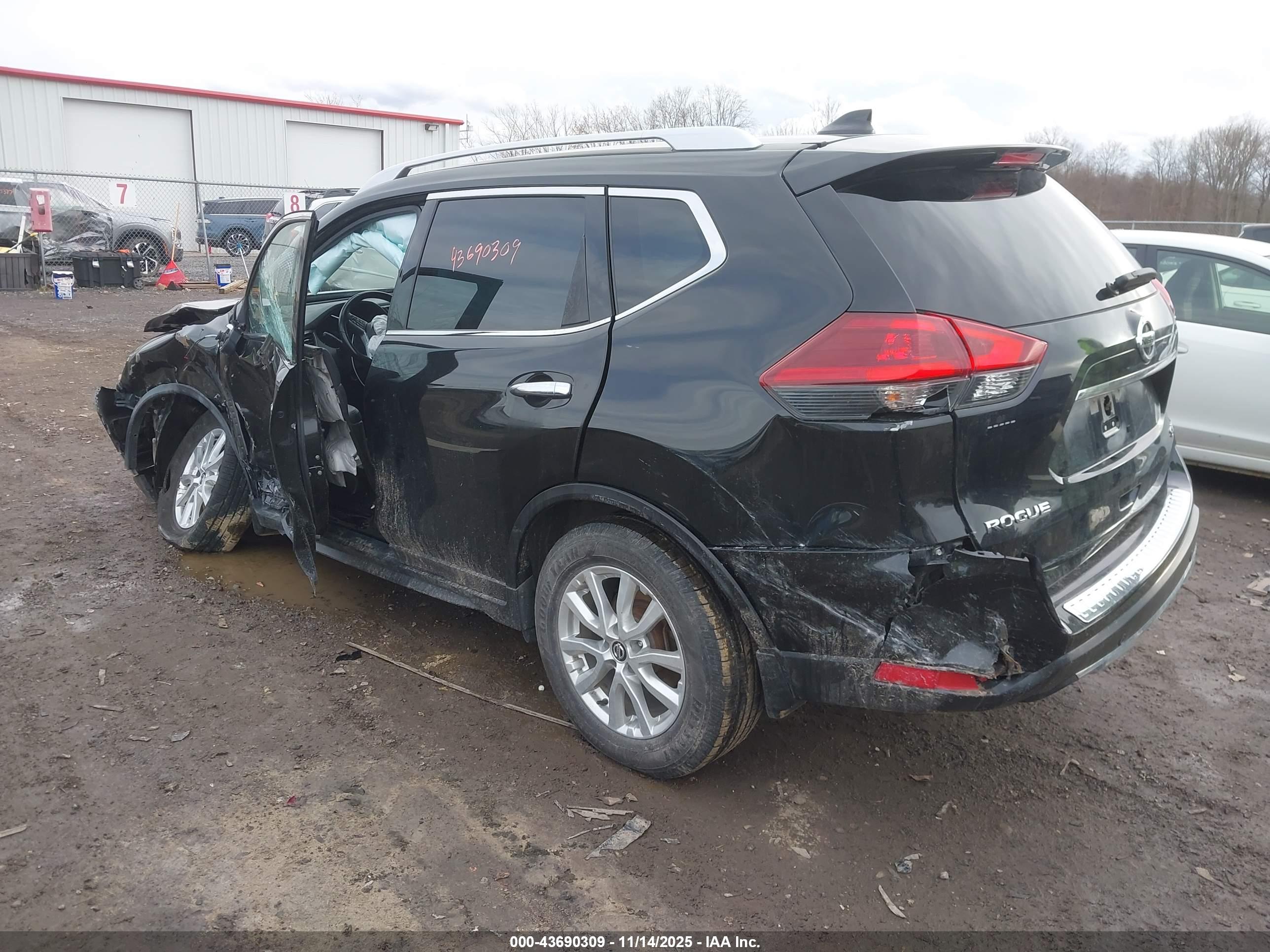 NISSAN ROGUE image 3