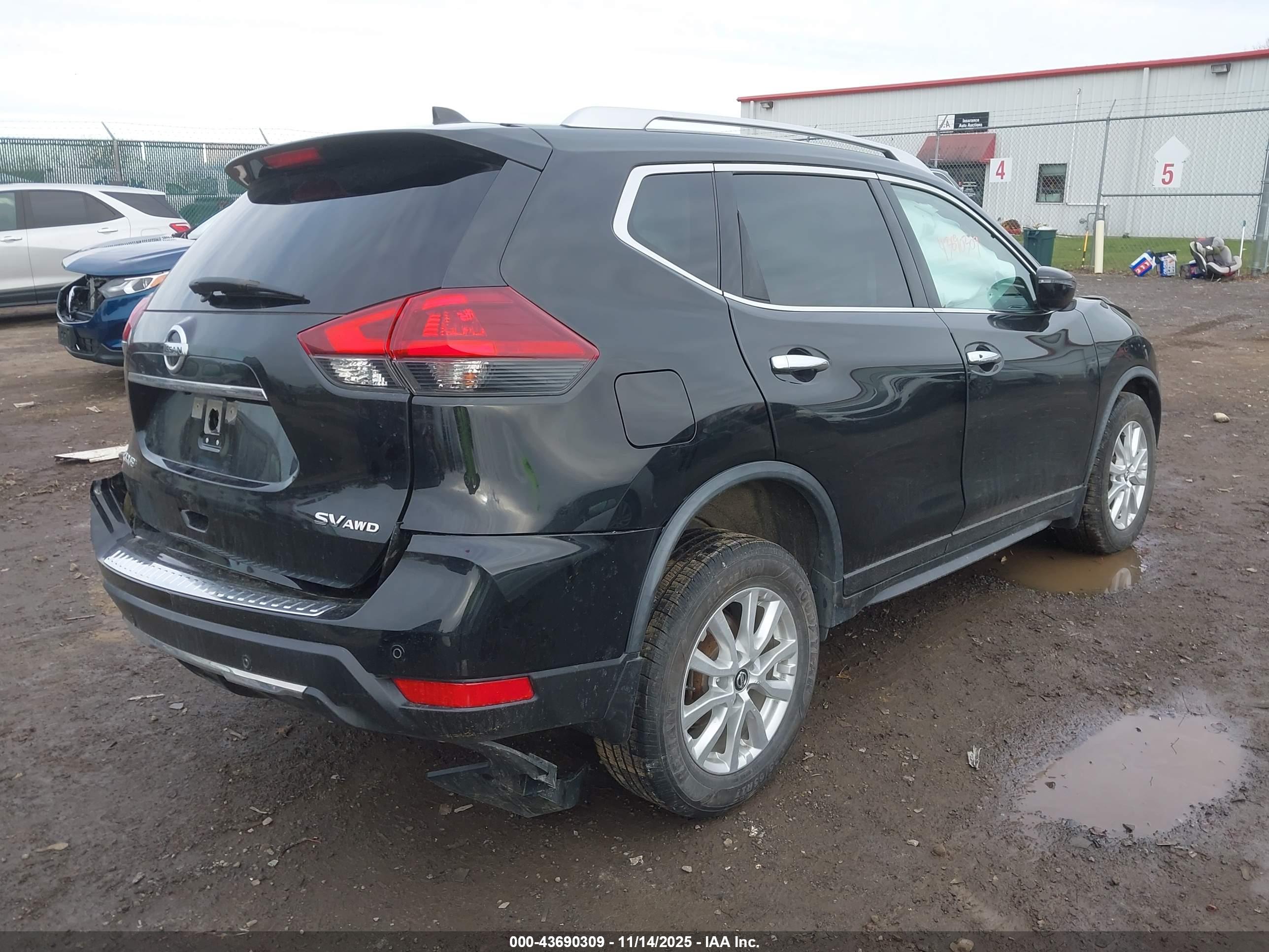 NISSAN ROGUE image 4