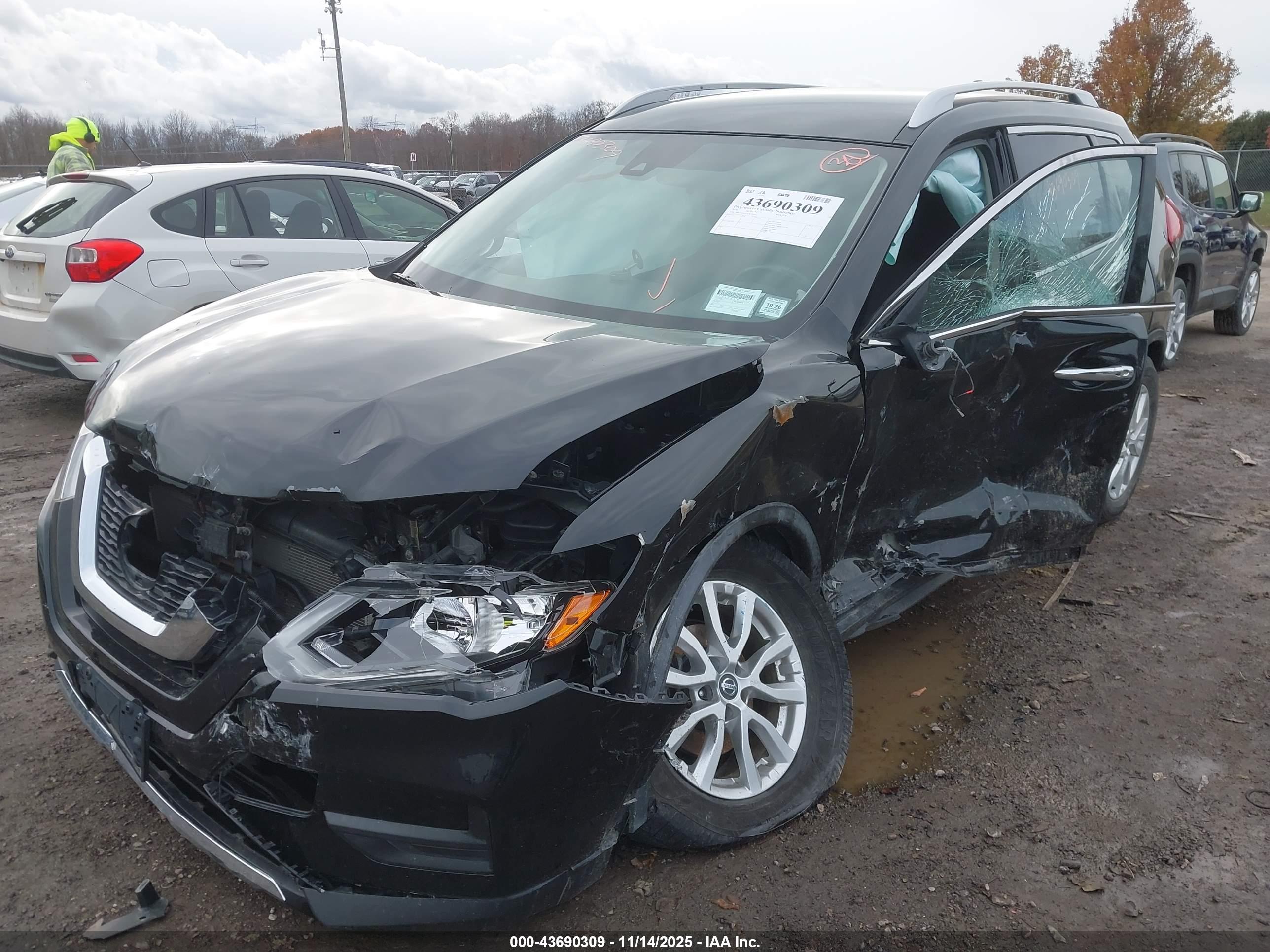 NISSAN ROGUE image 6