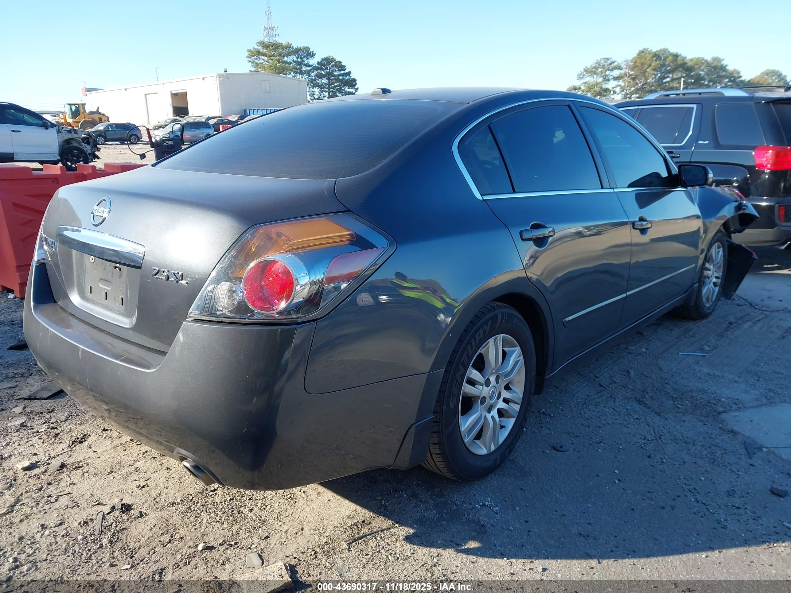 NISSAN ALTIMA image 4