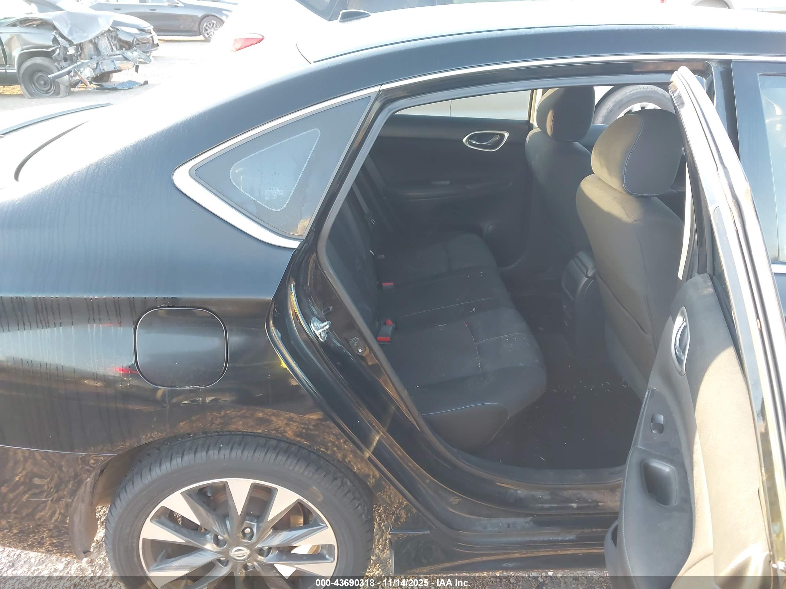 NISSAN SENTRA image 8