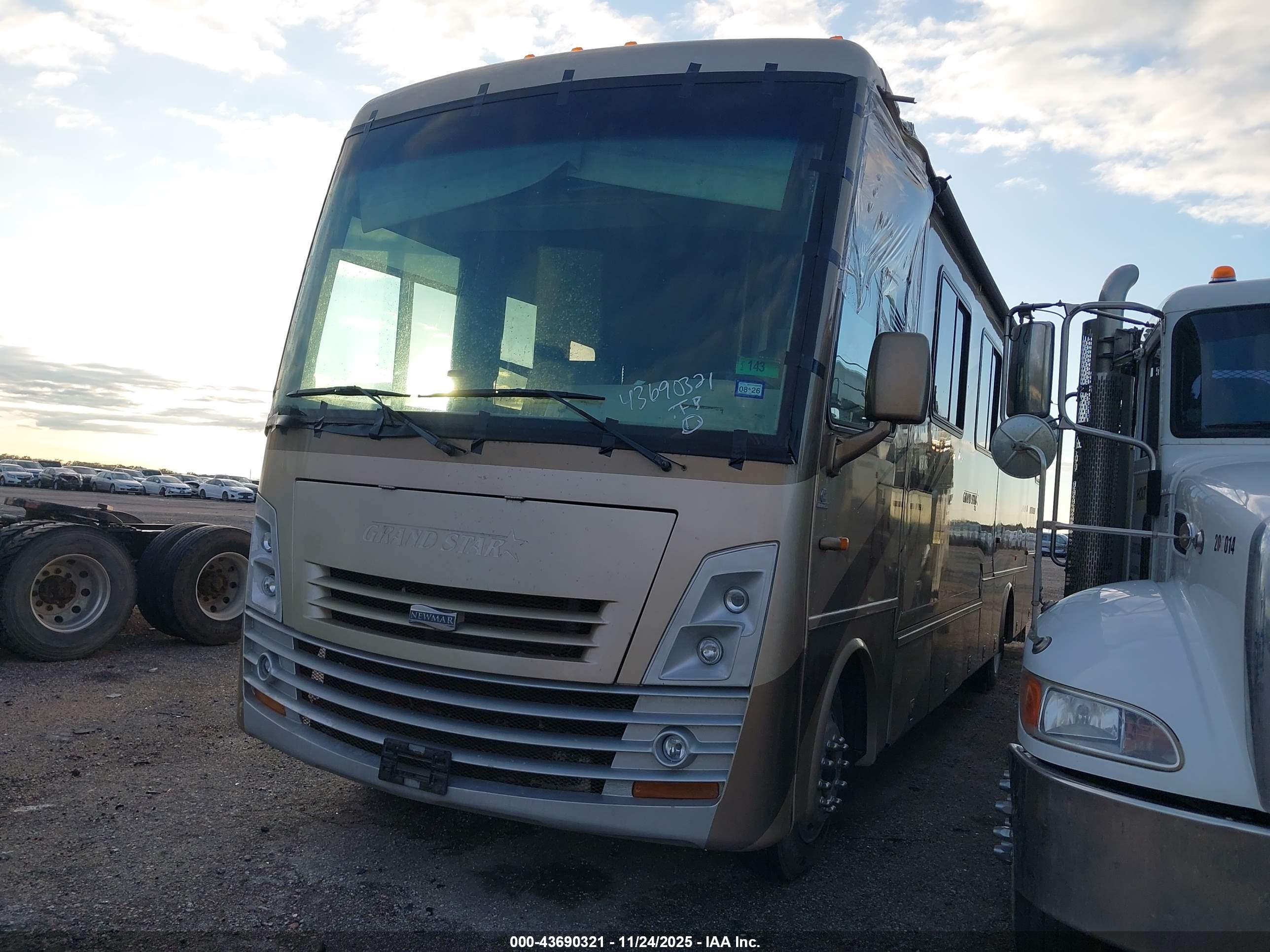 FREIGHTLINER CHASSIS image 2