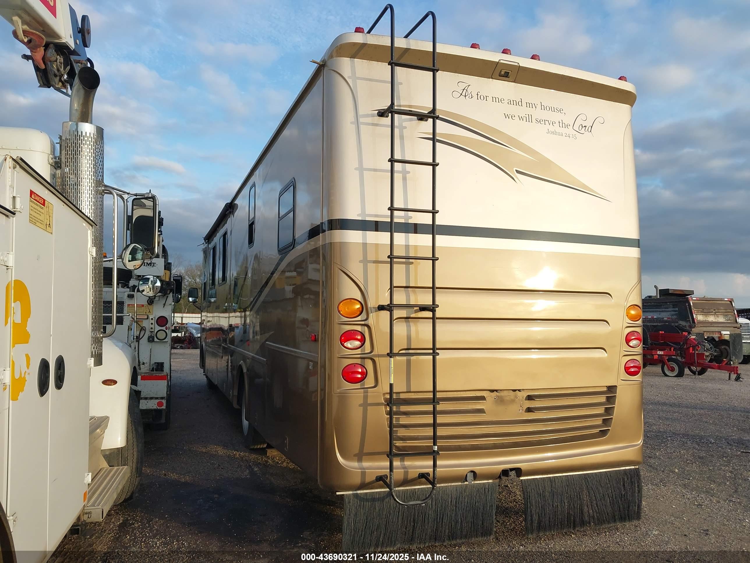 FREIGHTLINER CHASSIS image 3